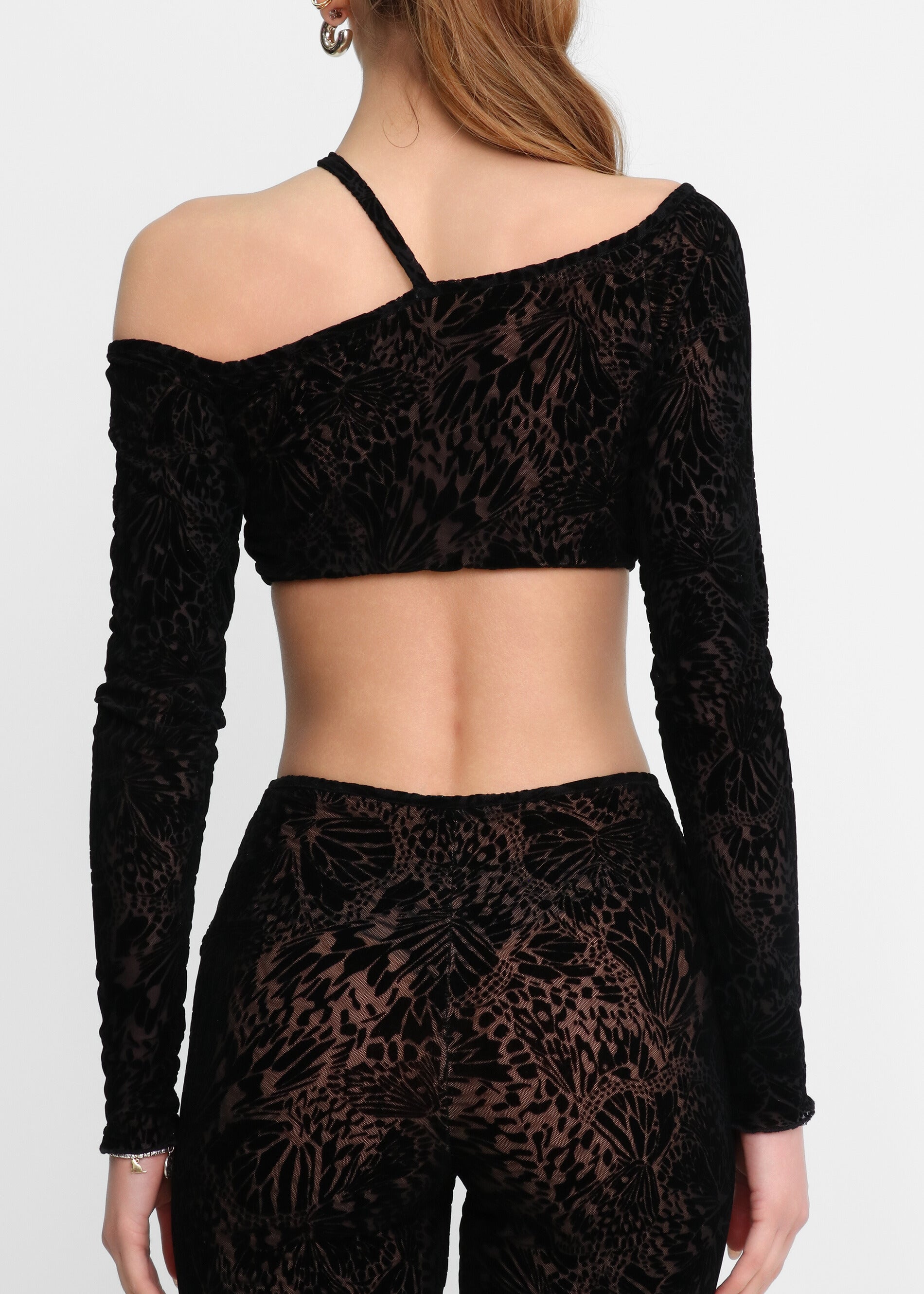 BLAKE - co-ord set in nero con crop top e pantaloni flare con trama in rilievo