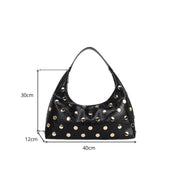 HANA - Borsa a mezzaluna nera a spalla con maxi borchie dorate