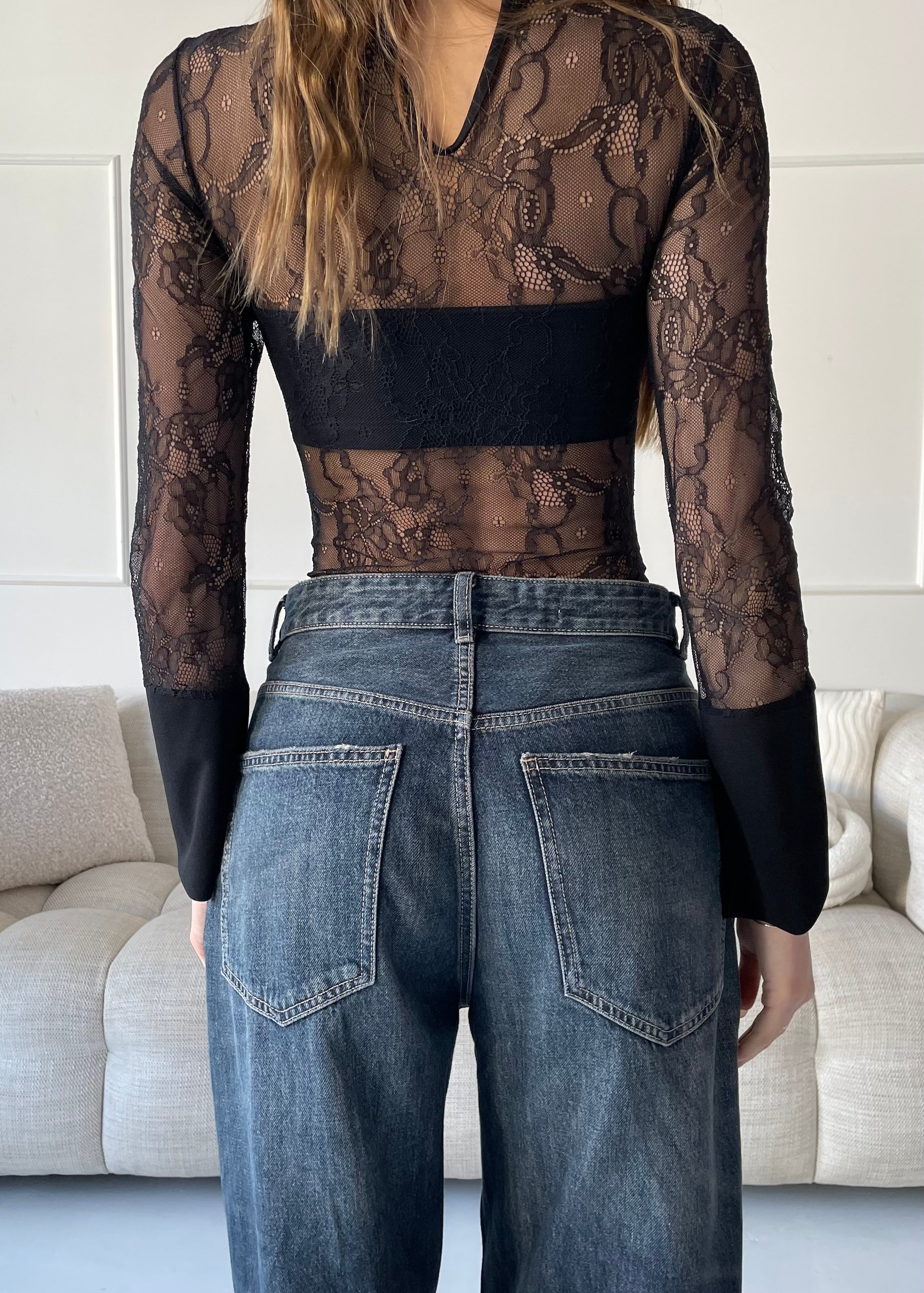 ADAKE - body in pizzo nero con colletto stile camicia