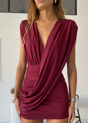 ALINA - vestito mini drappeggiato con scollo profondo in burgundy