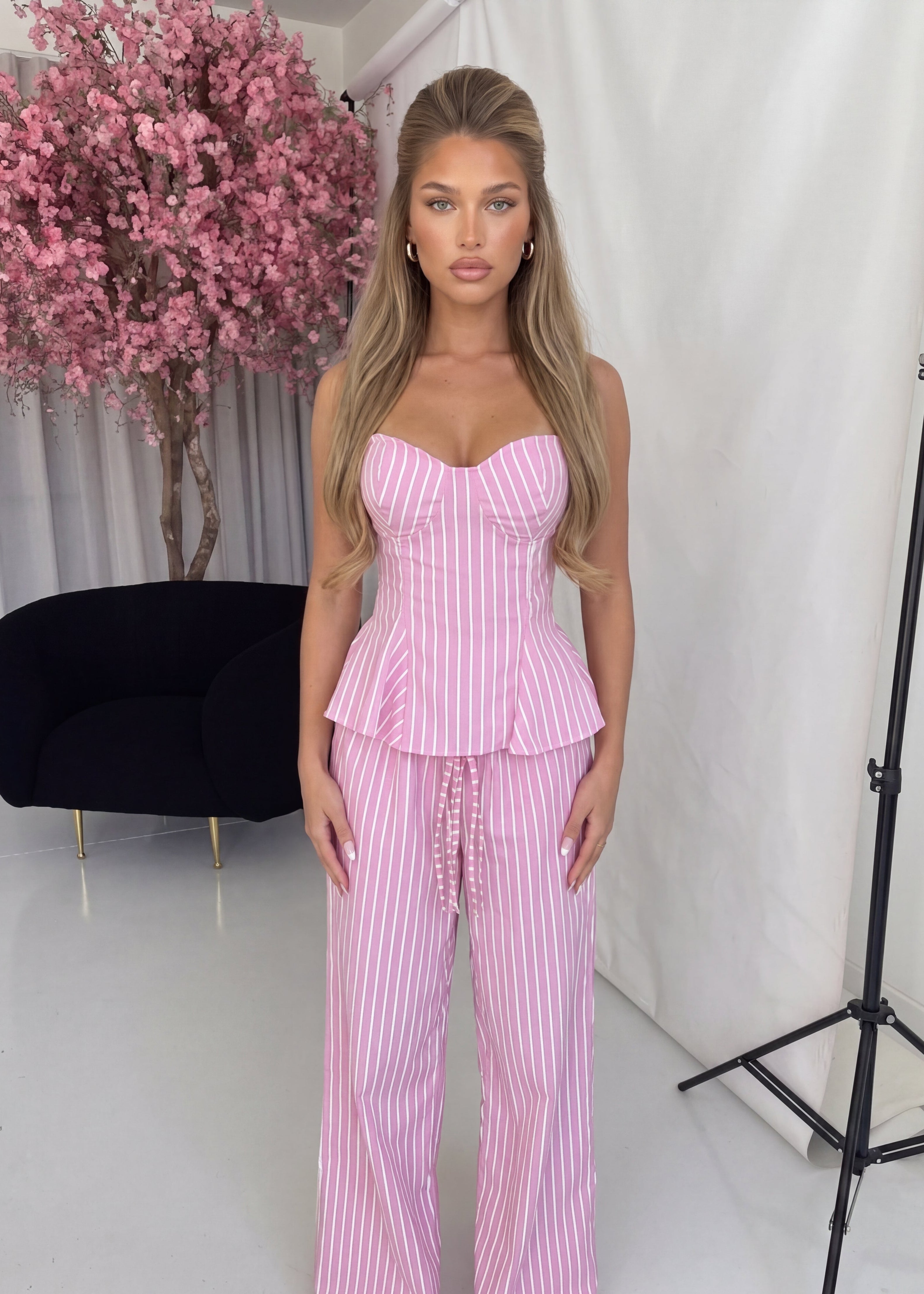 ANDRA - set coordinato pantaloni e top peplum a righe rosa
