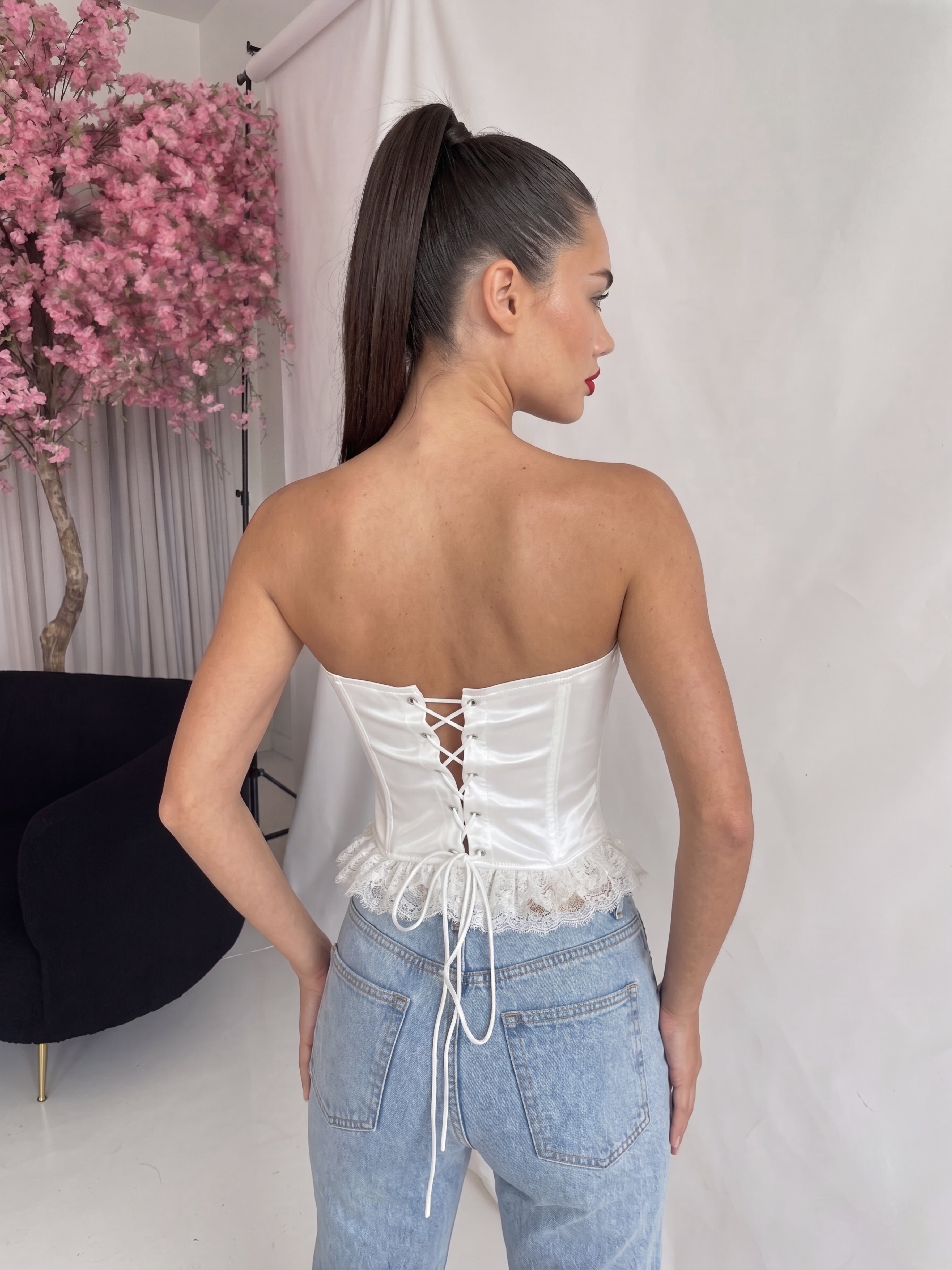 CALA - top corpetto bianco effetto satin con orlo in pizzo