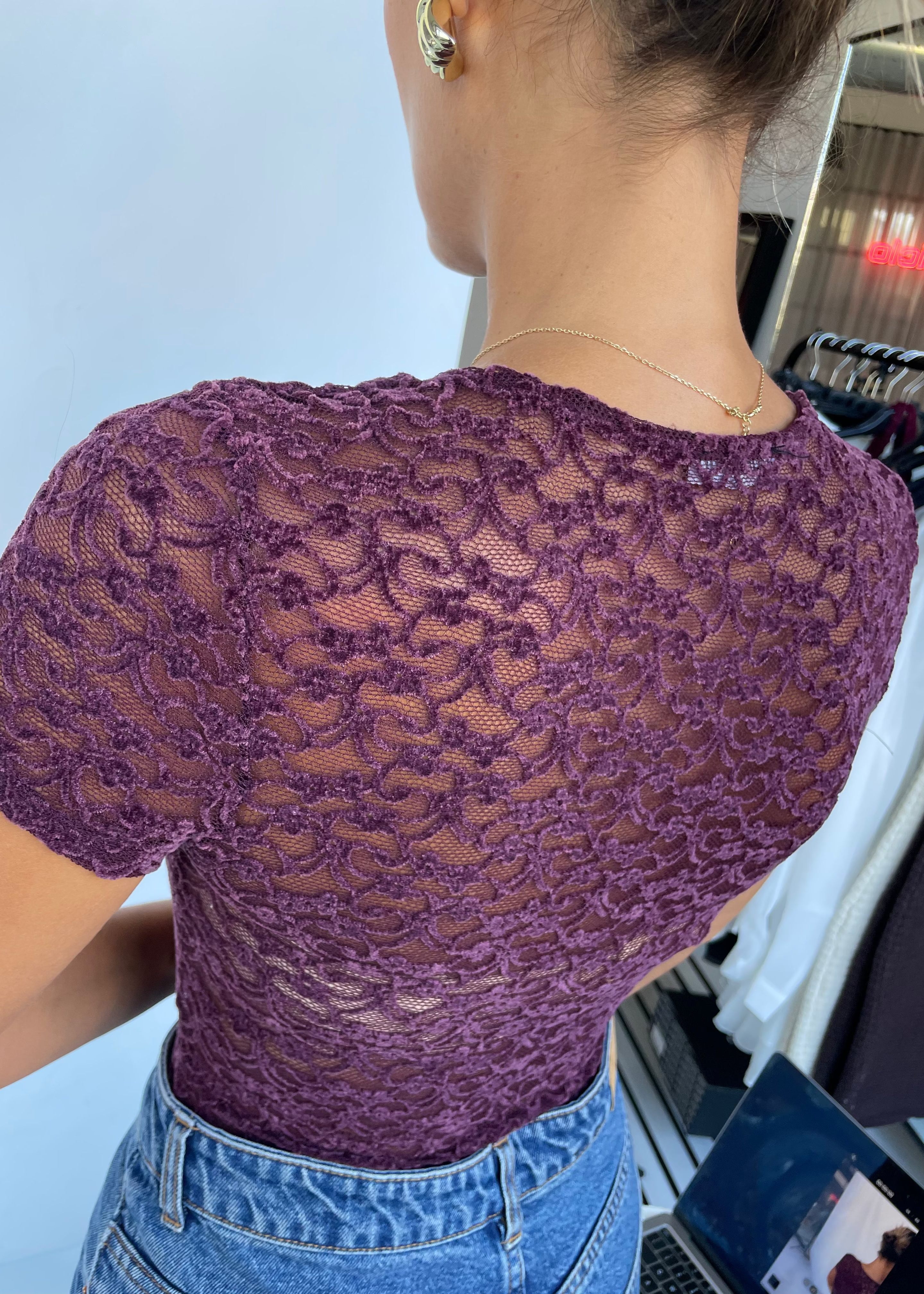 DONNA -body maniche corte in pizzo disegni in rilievo viola scuro