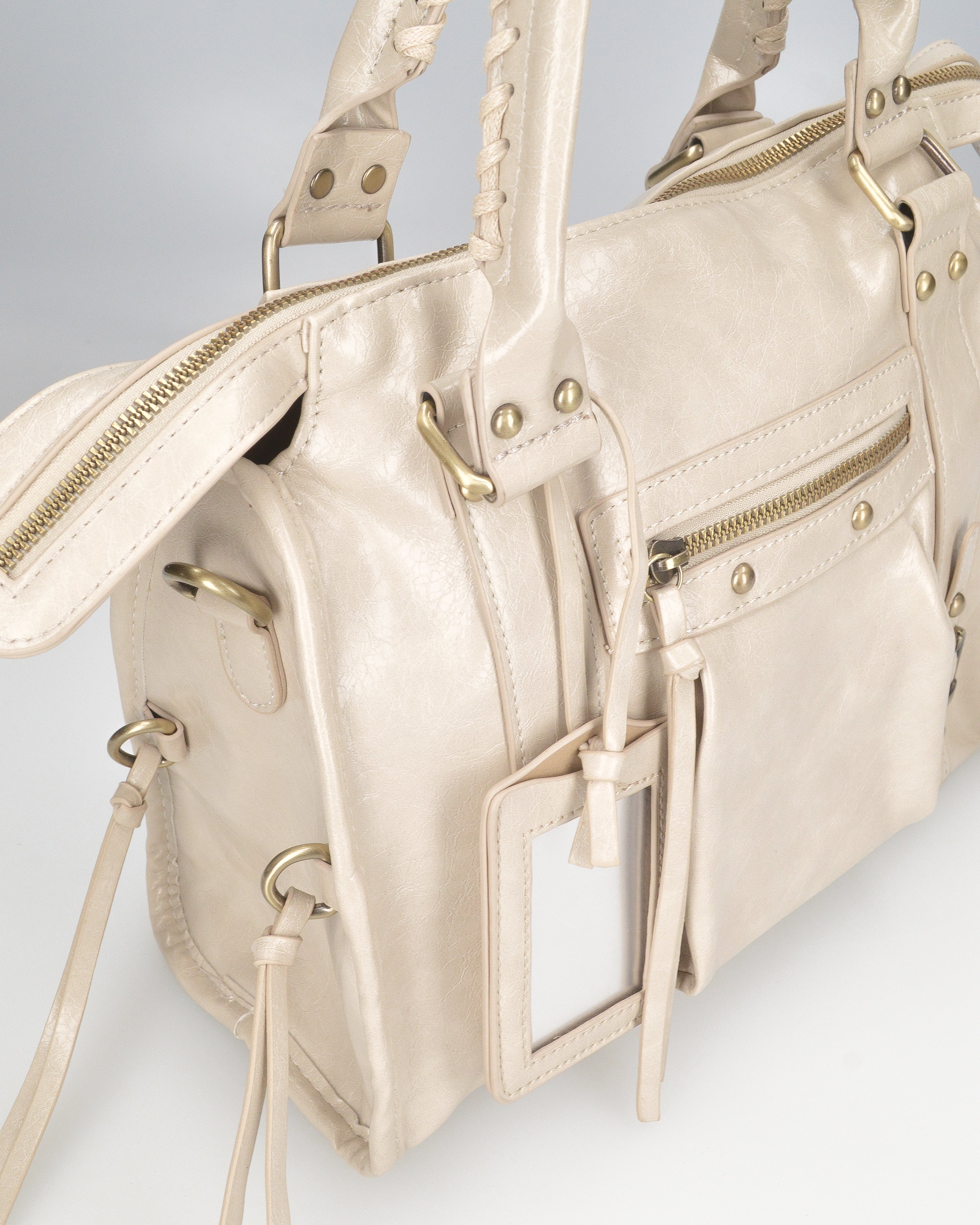 SKYLAR - Versione Grande - borsetta a mano beige chiaro con zip e frangette