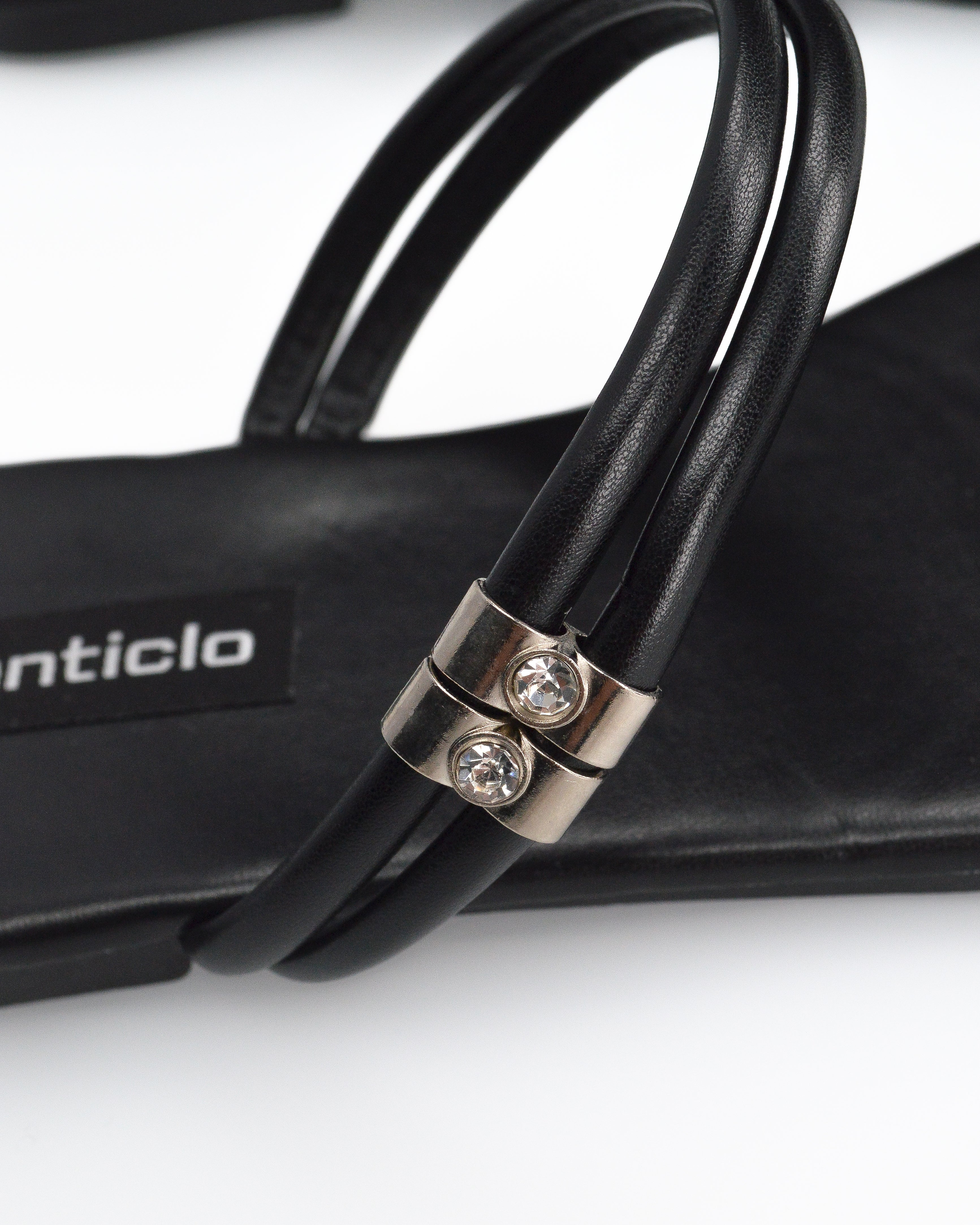 MELIA - sandali flat neri con dettagli metallici