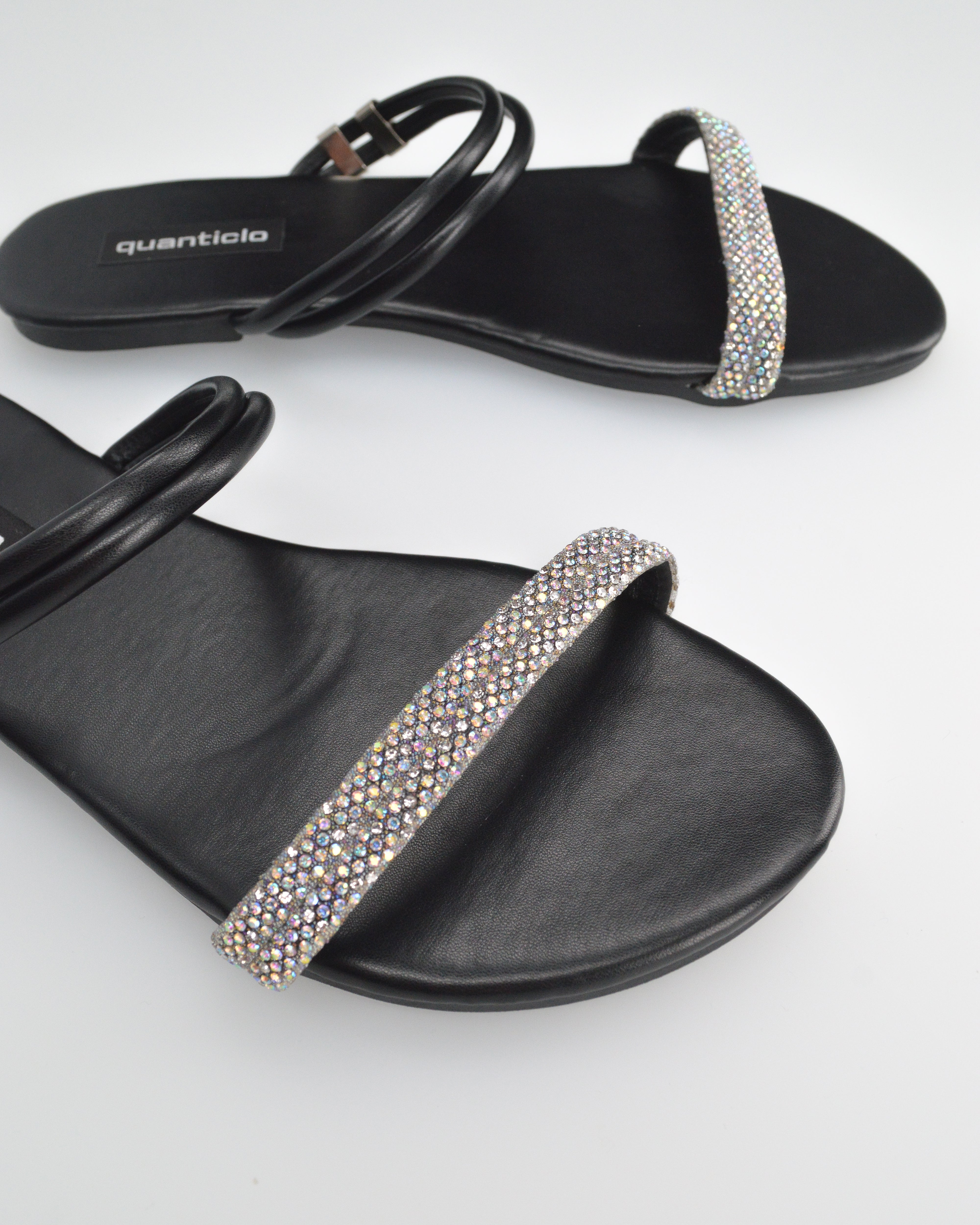 MELIA - sandali flat neri con dettagli metallici