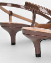 BERIT - sandali décolleté con tacco basso in marrone lucido