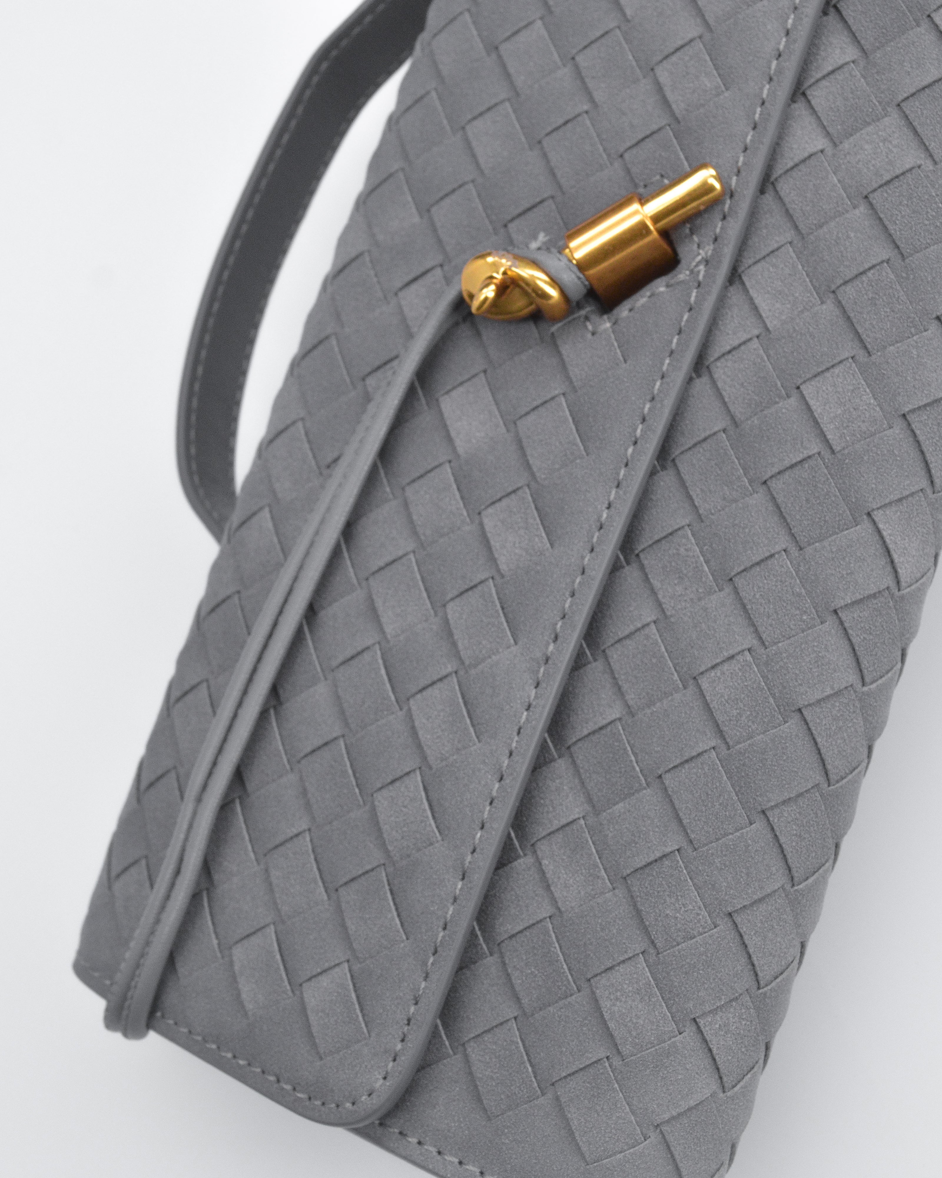 FANNY - borsa pochette grigia con chiusura decorativa oro