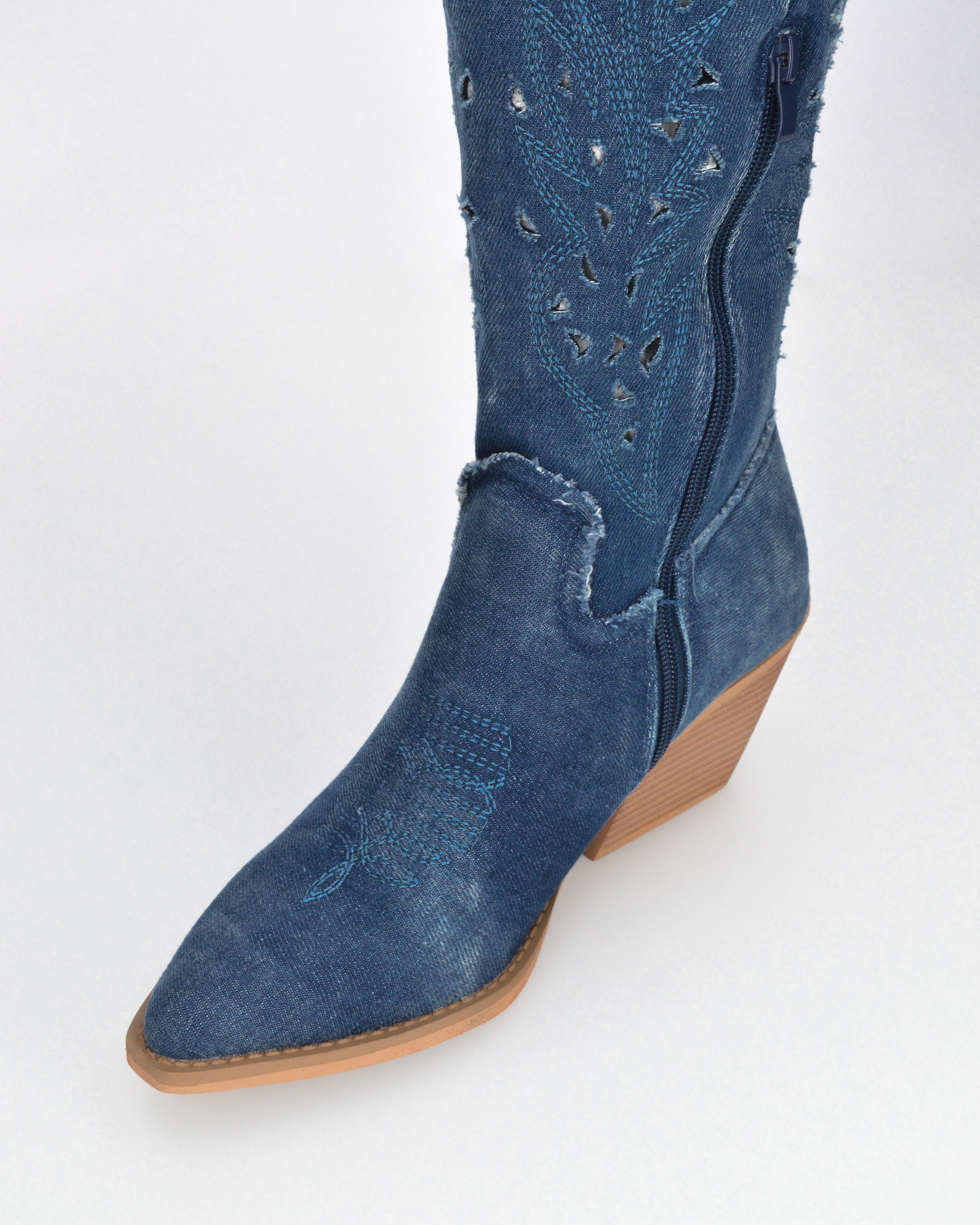 IZUMI - stivali alti in denim con ricami e dettagli camperos