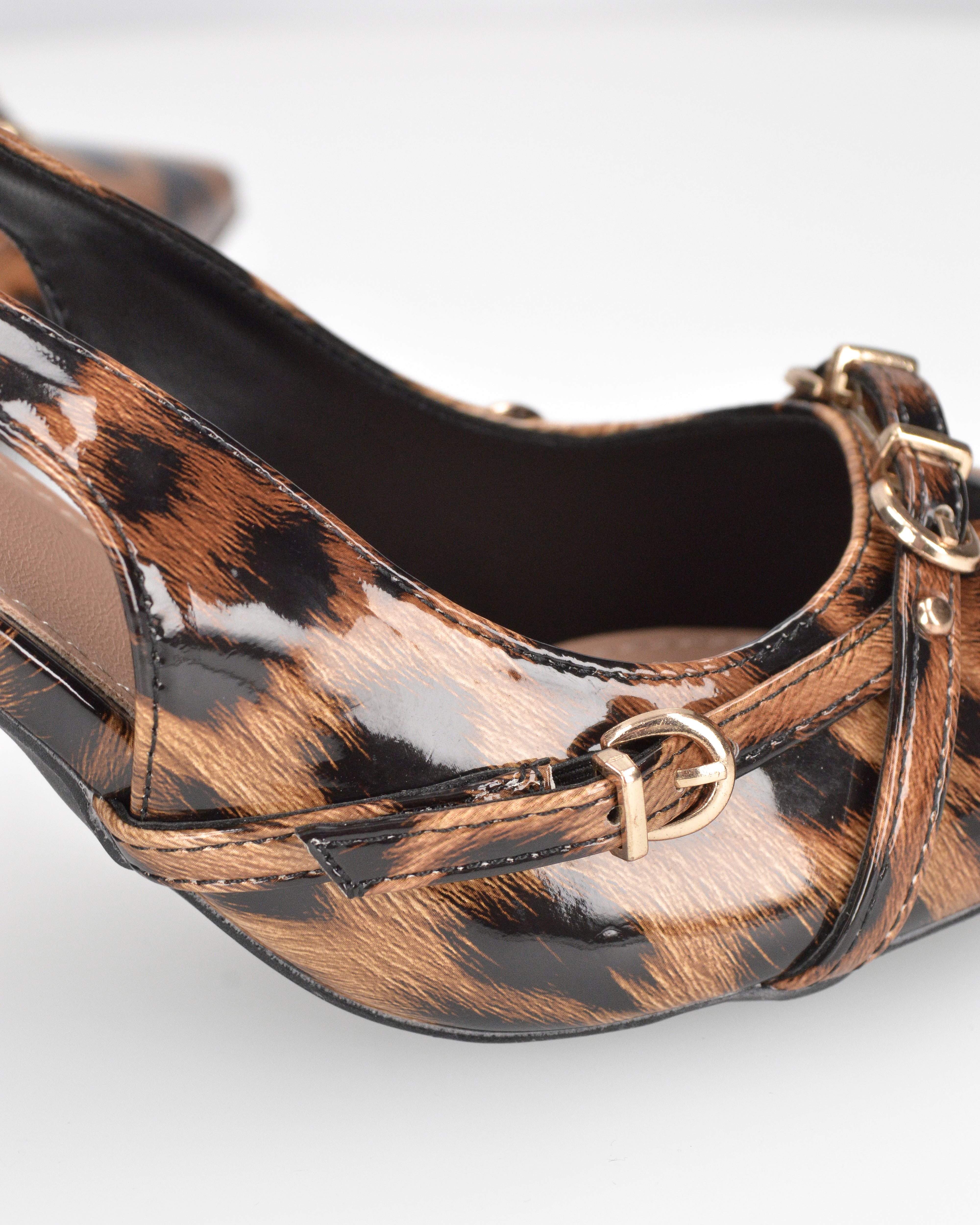 ODA - slingback a punta leopardate con fibbie e tacco a spillo
