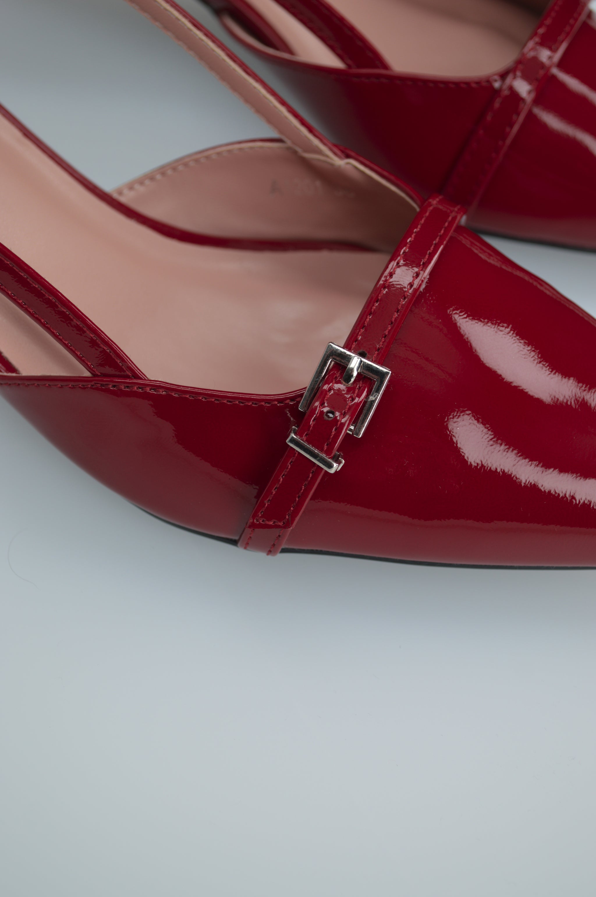 BERIT - sandali décolleté con tacco basso in bordeaux lucido