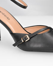 KARI - décolleté nere a punta con cinturino alla caviglia e fibbie