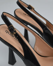 ANETTE - décolleté in glassy nero con cinturino regolabile