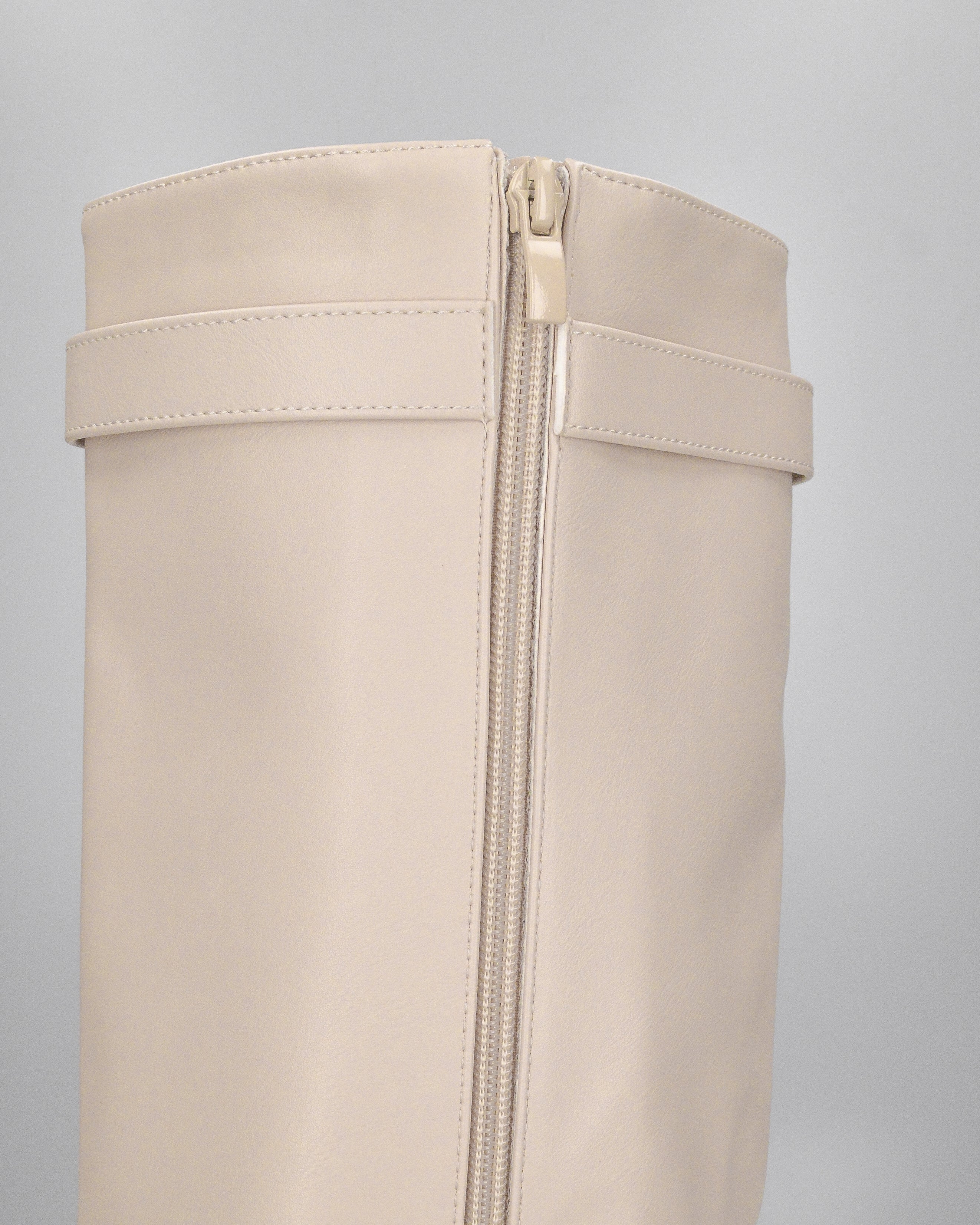 MELANIA - stivali alti beige con risvolto e zeppa, chiusura zip