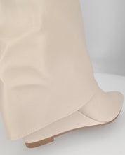 MELANIA - stivali alti beige con risvolto e zeppa, chiusura zip