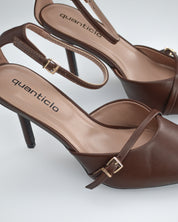 KARI - décolleté marrone a punta con cinturino alla caviglia e fibbie