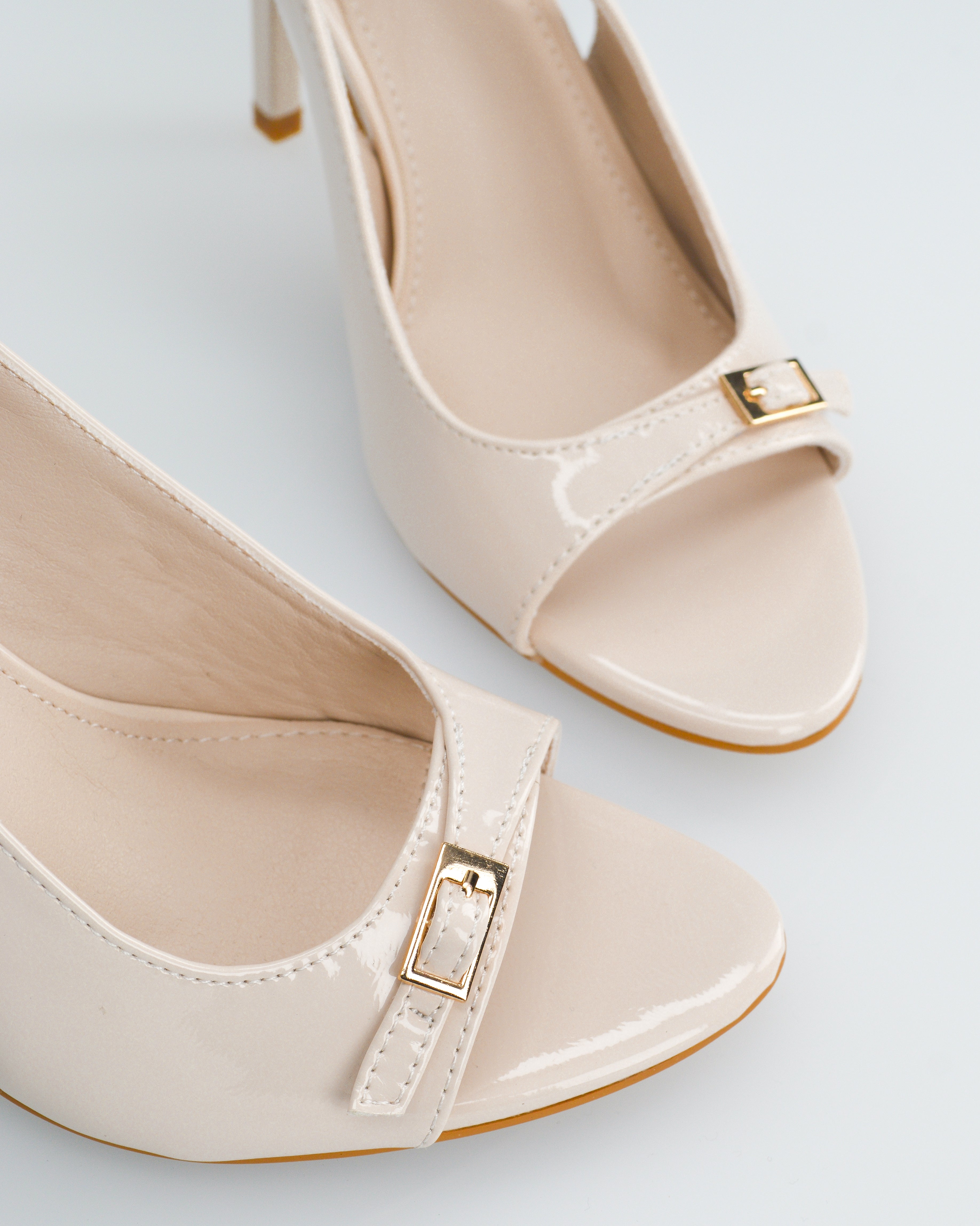 HEDDA - sandali in beige lucido con tacco a spillo