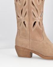 RISA - stivali texani alti beige in simil camoscio con ricami e lavorazione traforata