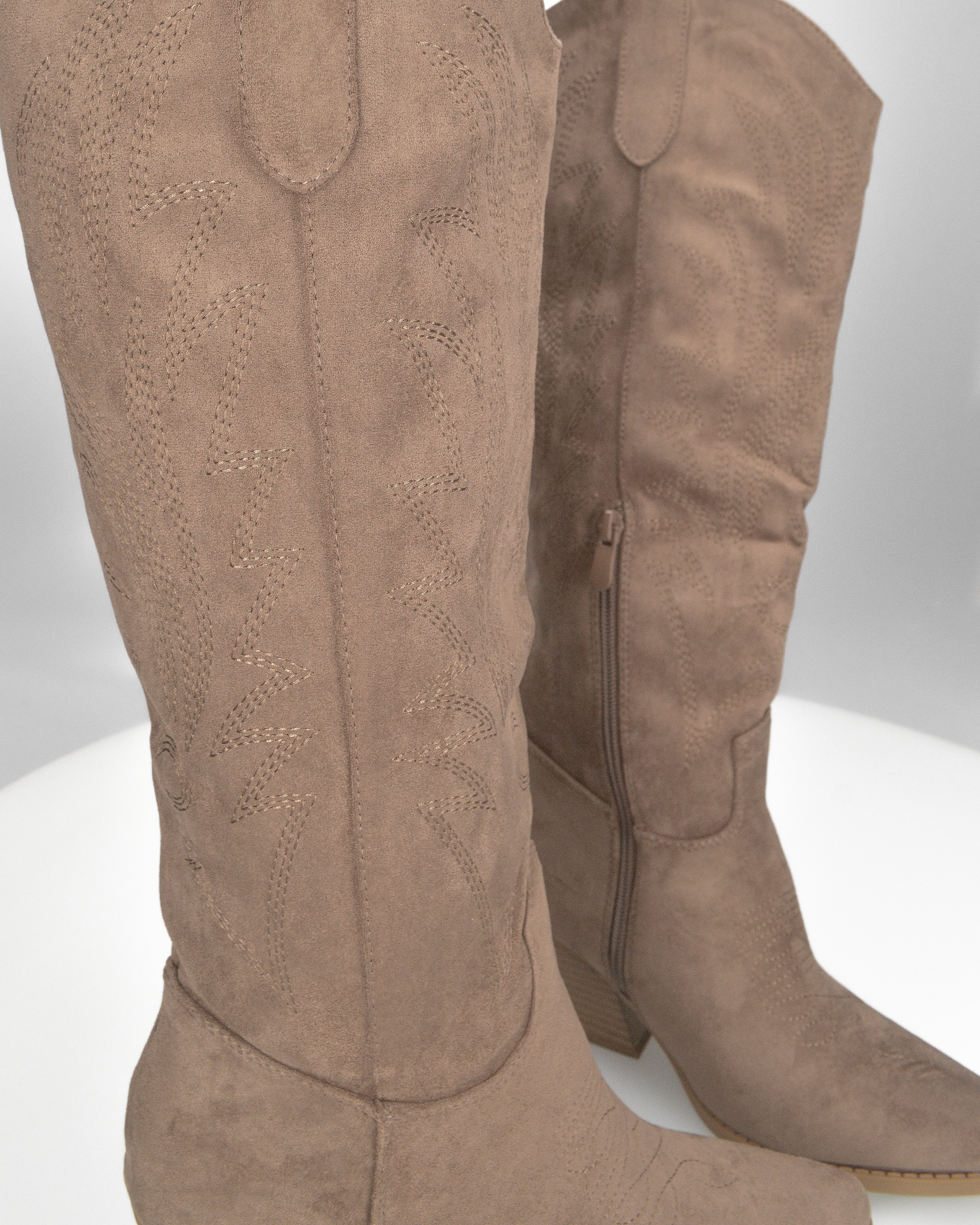 CHRYSA - camperos / texani alti color khaki con disegni ricamati e chiusura zip