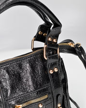 SKYLAR - borsetta a mano nera con chiusura zip e frangette