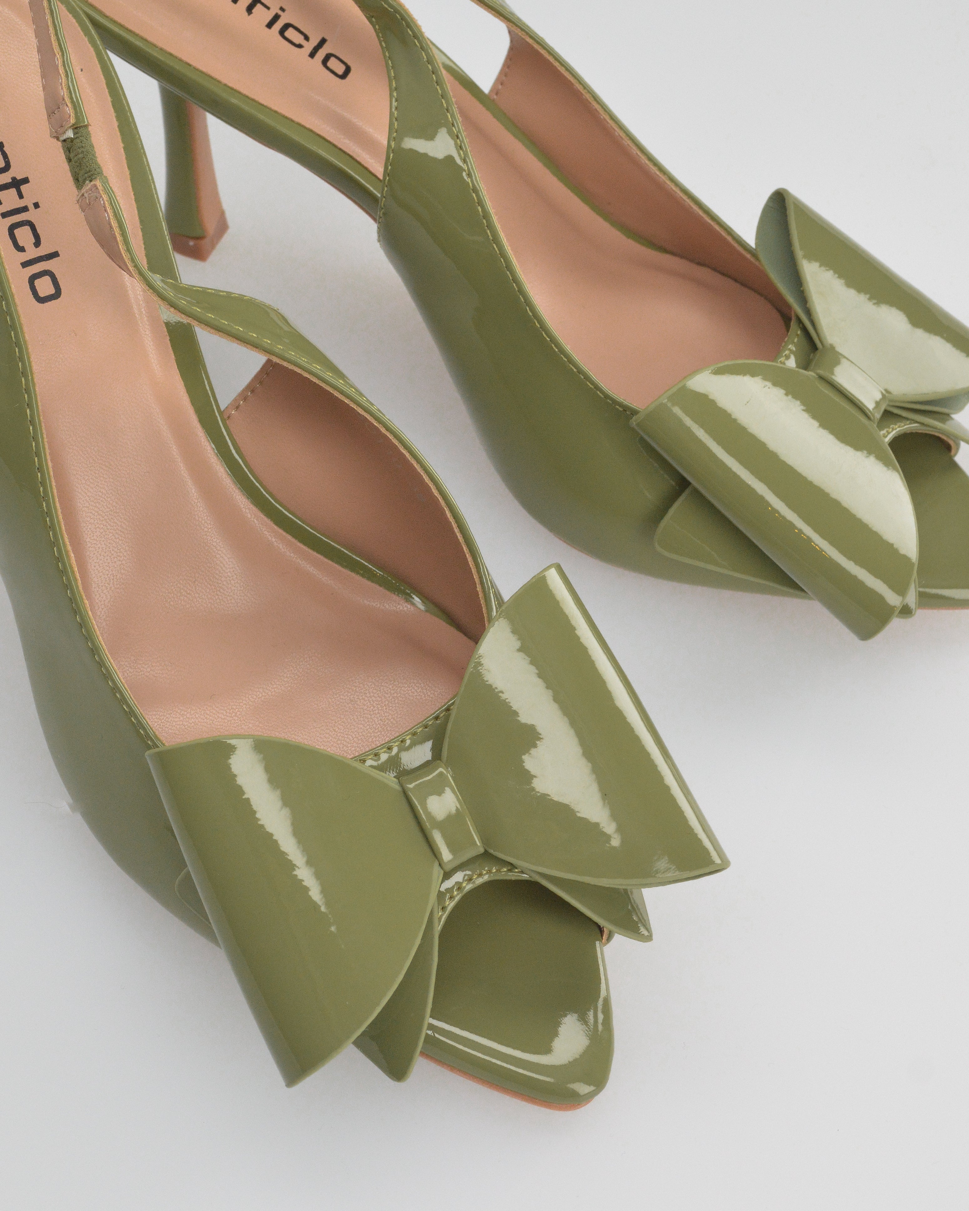 JULIE - décolleté verde con fiocco in punta