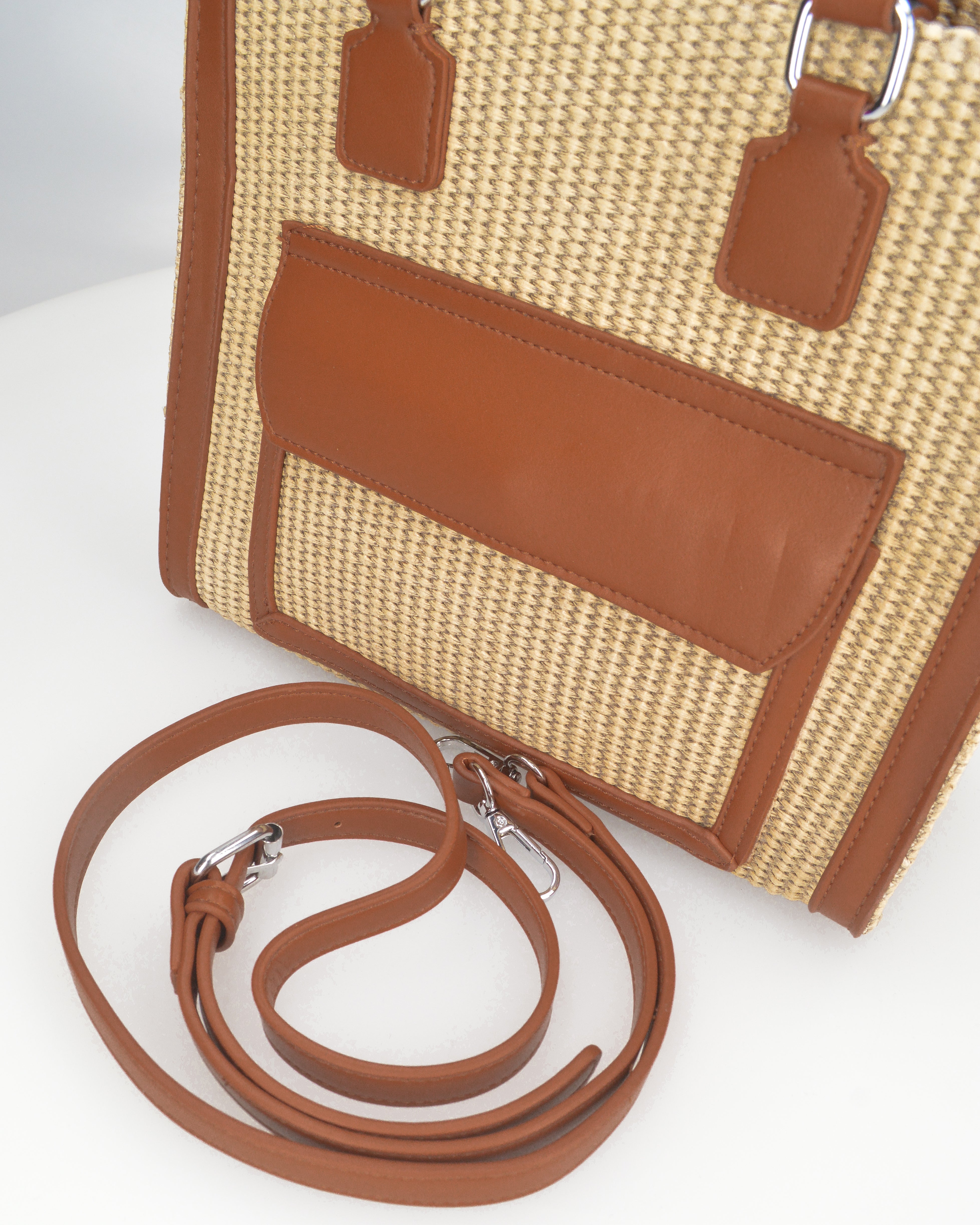 JADE - borsa a mano beige con effetto rafia intrecciata