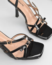 HILDE - Sandalo tacco nero con listini e fibbie dorate