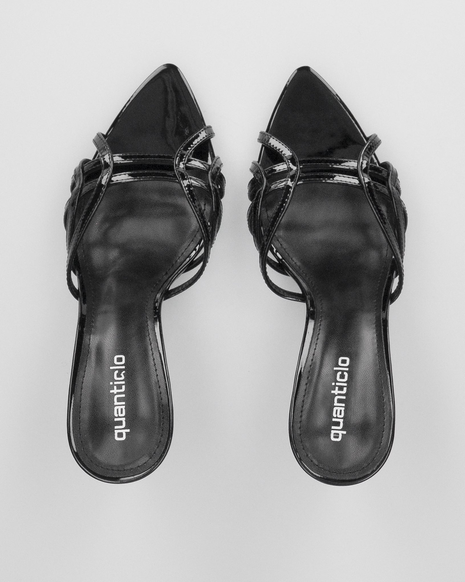 ISOLA - sandali neri effetto vernice con tacco a spillo