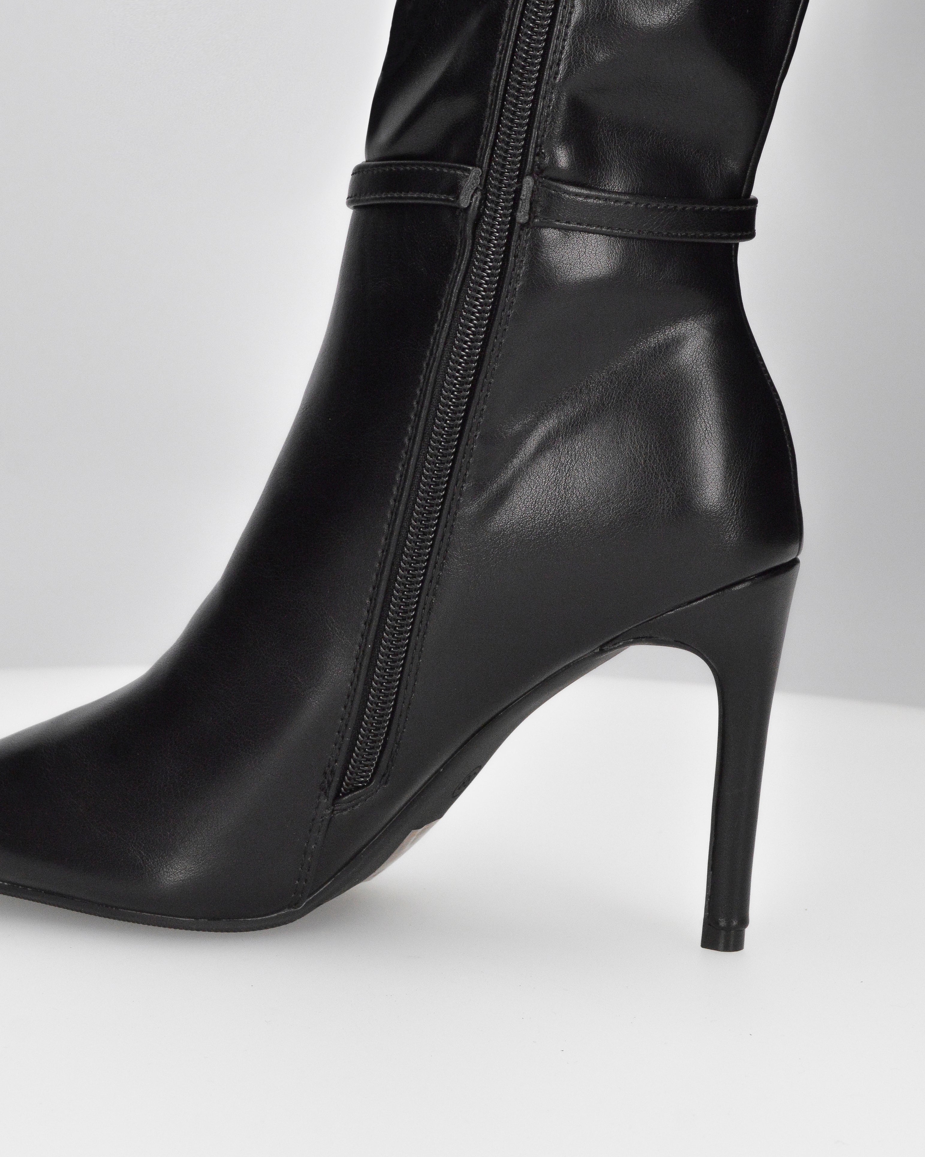 MAKI - Stivale alto sotto al ginocchio in ecopelle nero con tacco stiletto e fibbia gioiello