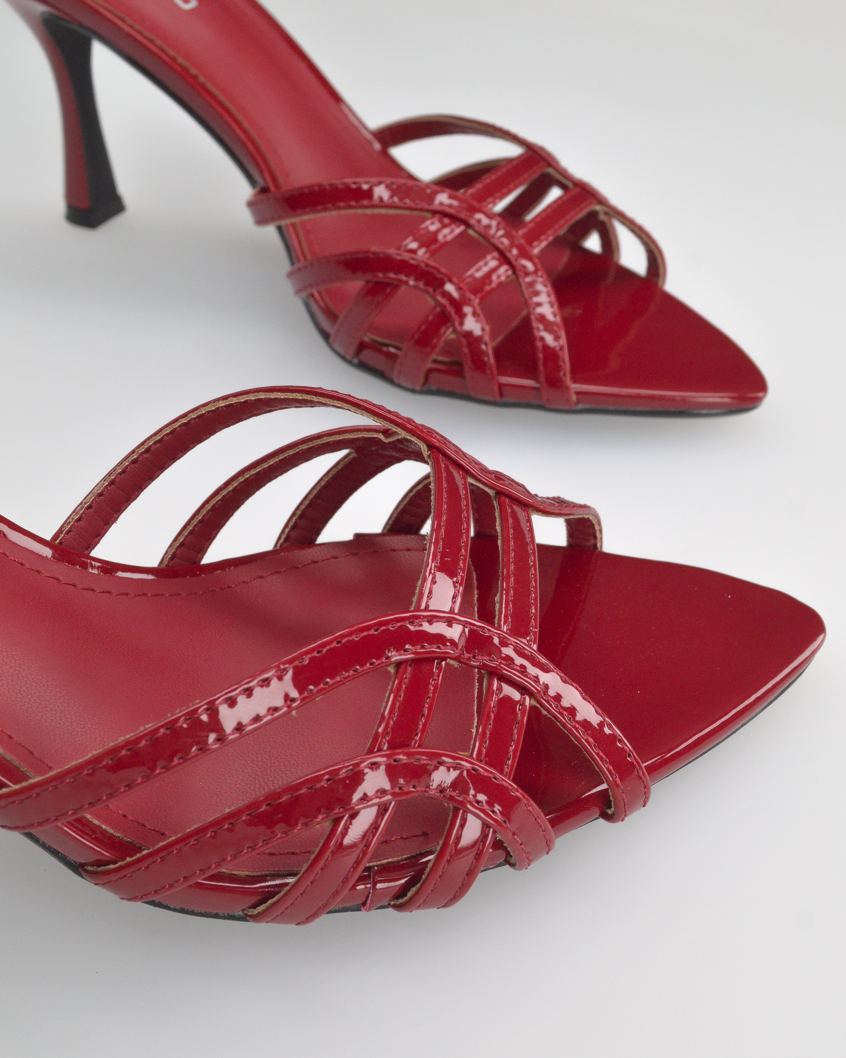 ISOLA - sandali bordaux effetto vernice con tacco a spillo