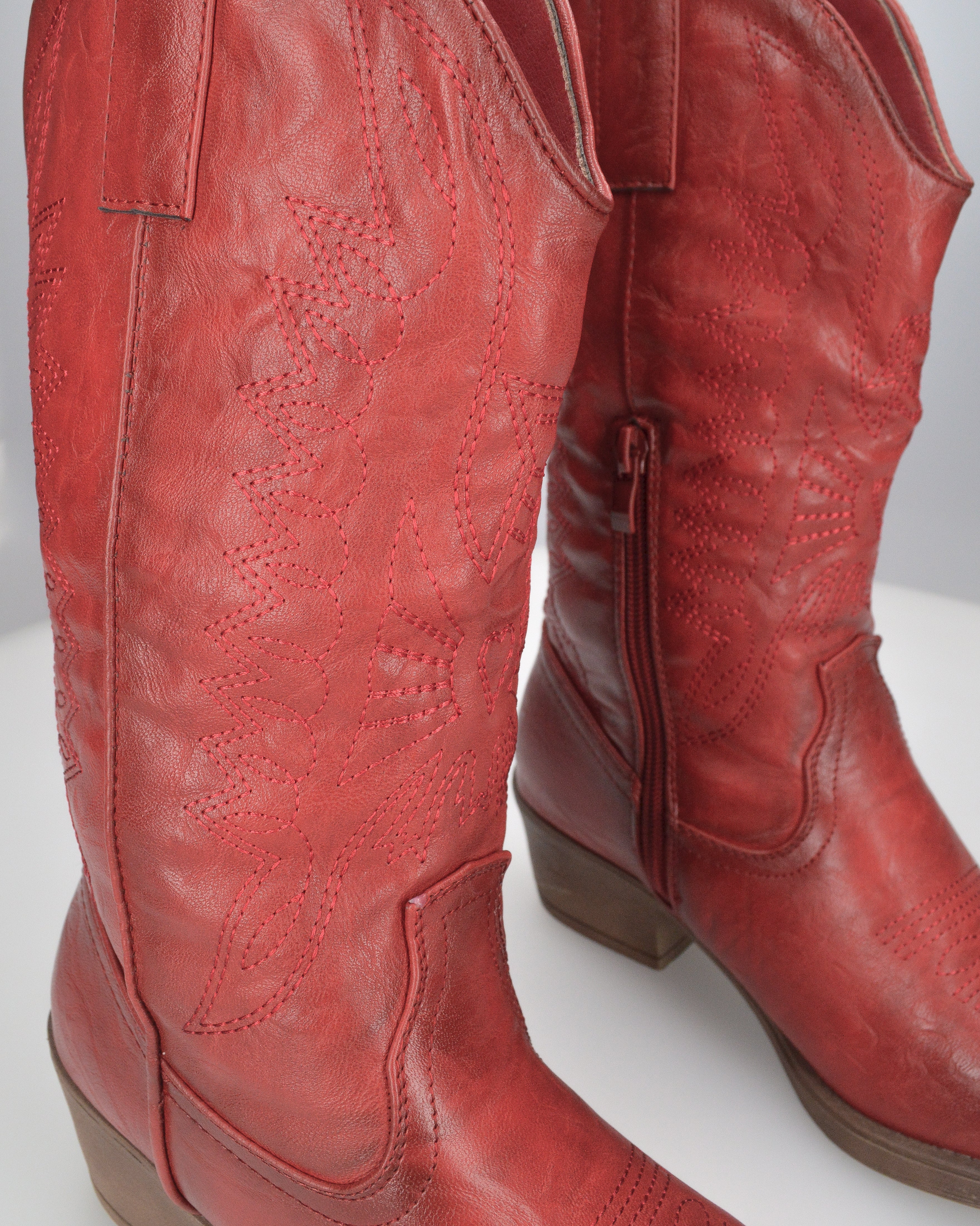 BONNIE - stivaletti camperos in rosso lucido con ricami decorativi