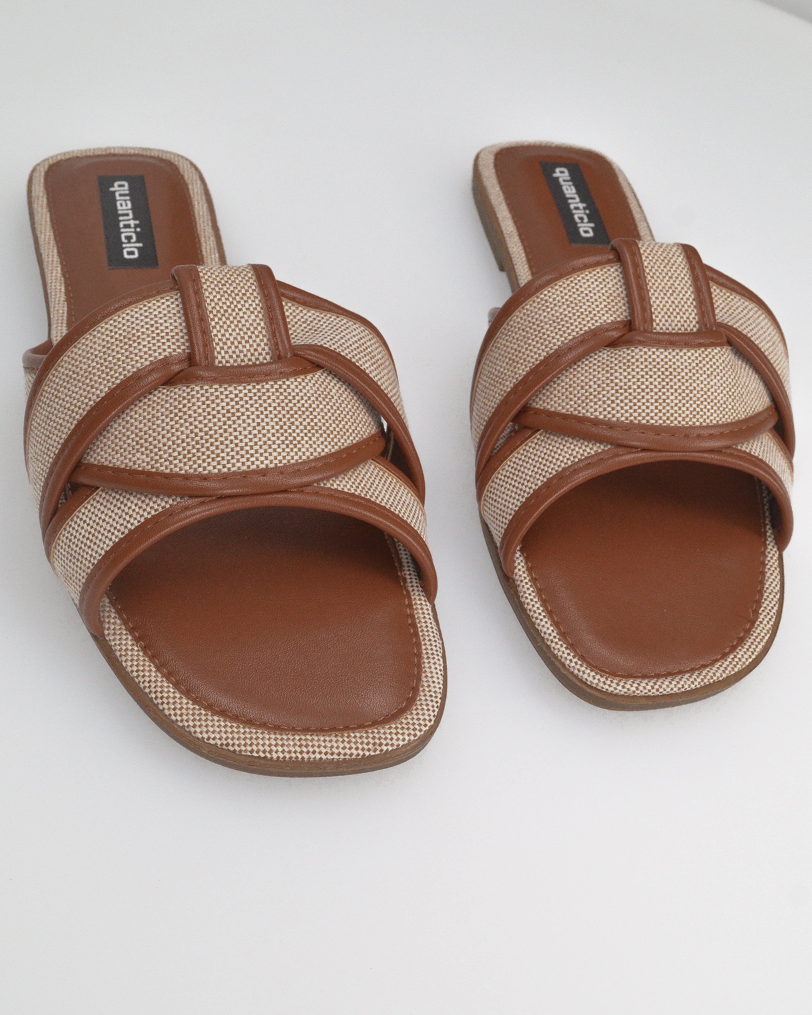 BELLA - ciabattine in ecopelle liscia con fasce in tessuto beige