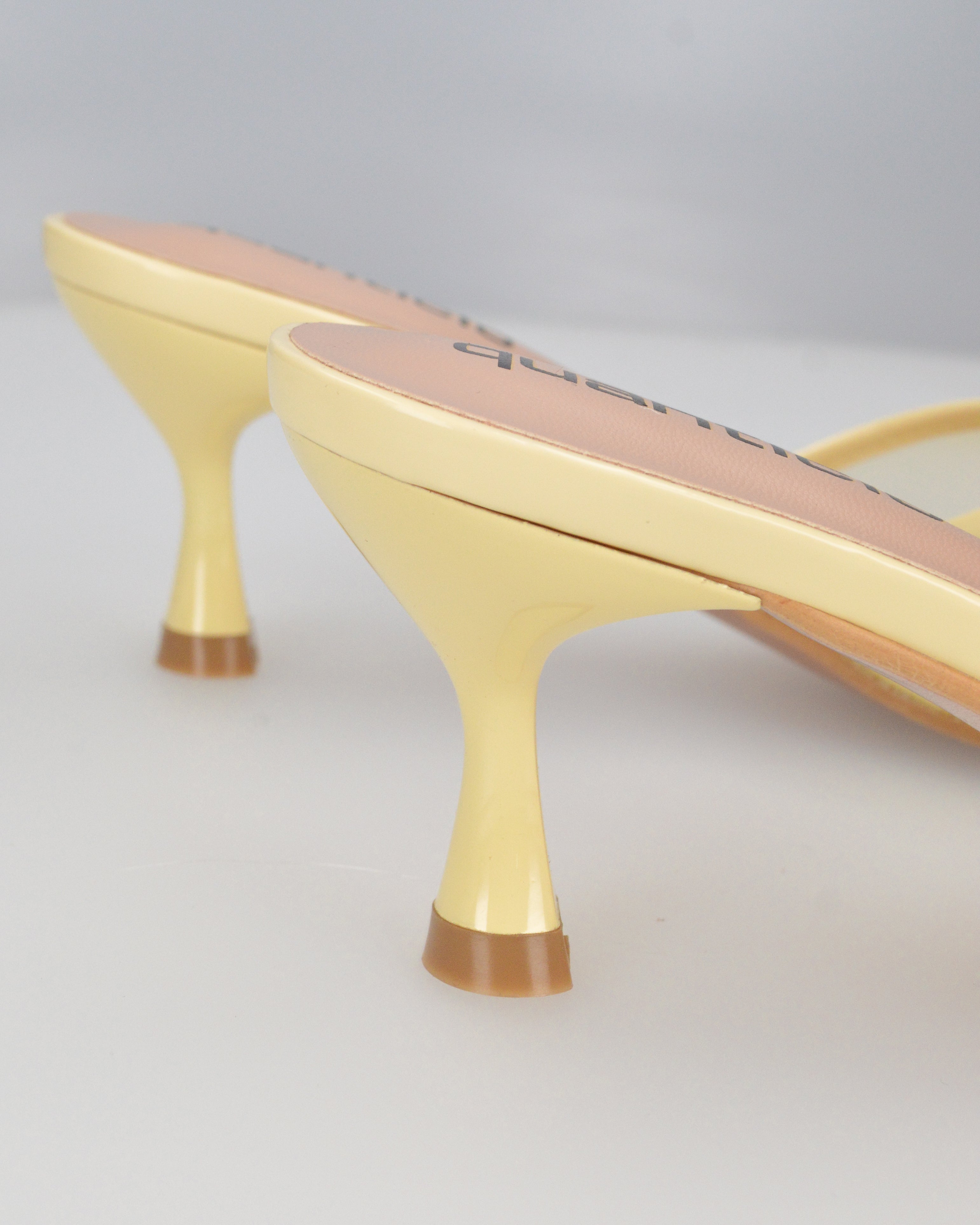 DZESIKA - sabot gialli in vernice e mesh con tacco kitten e fiocco