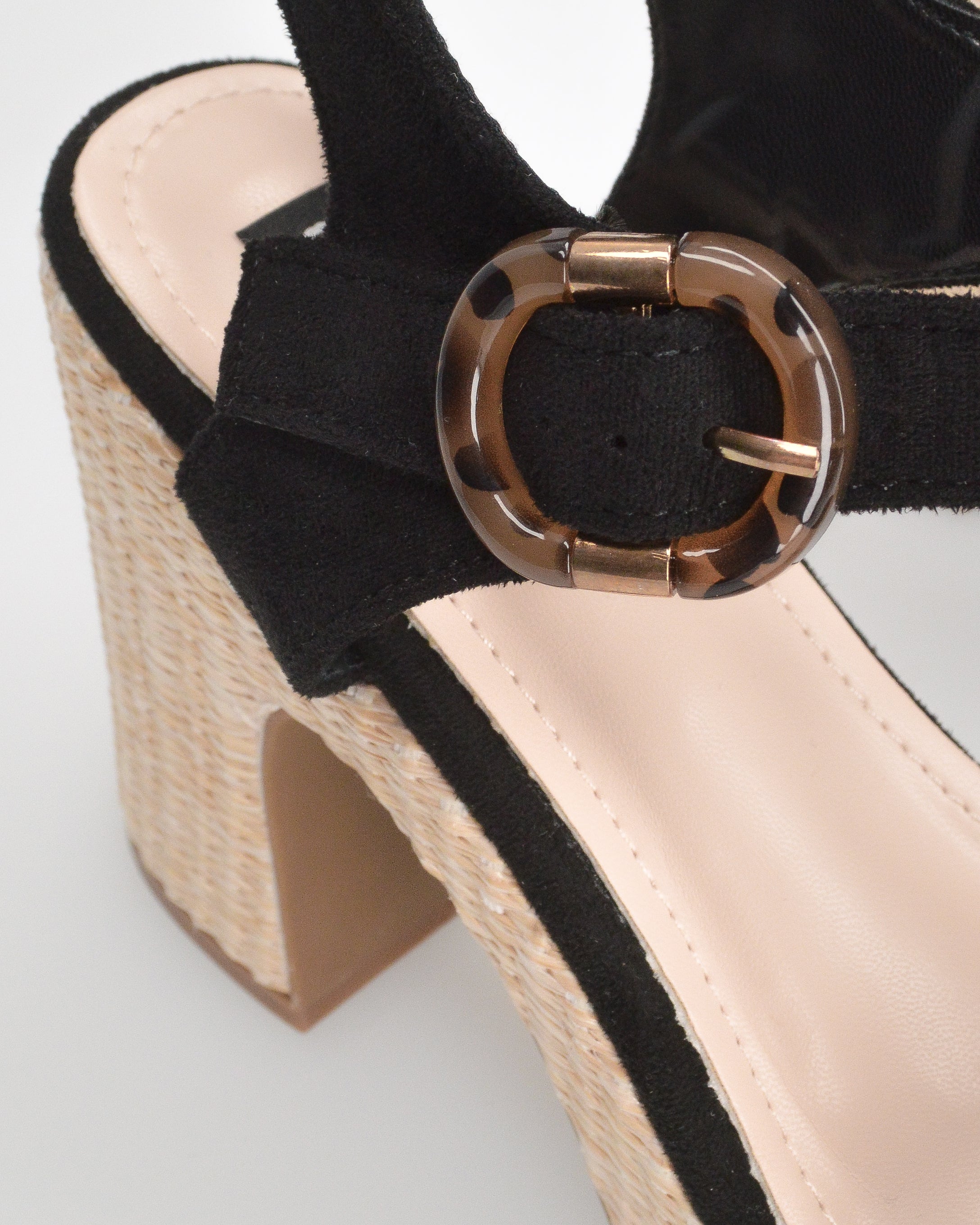 LIZZIE - sandali neri con platform beige in materiale intrecciato