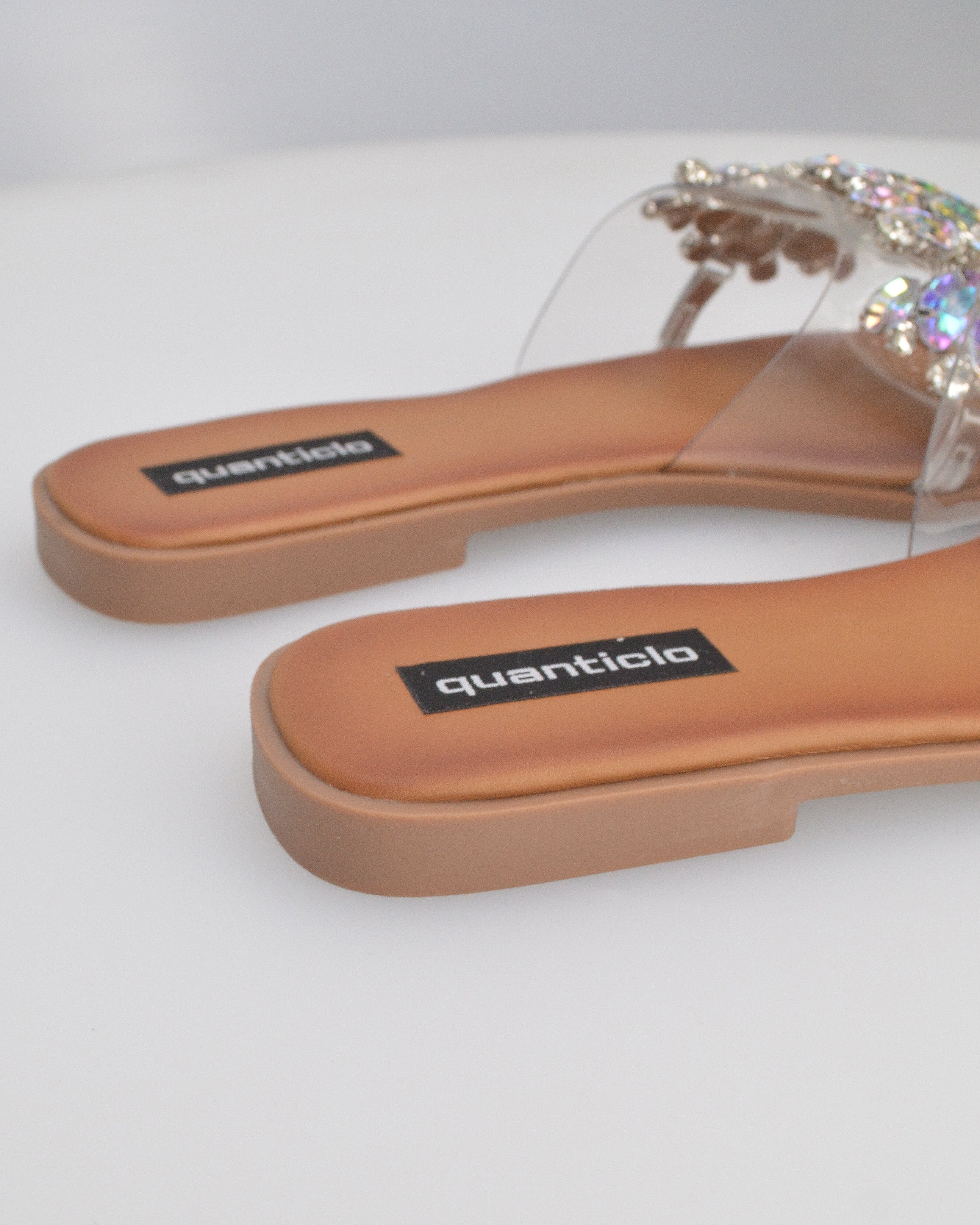 GEMMY - ciabattine con gemme opalescenti e fascia trasparente