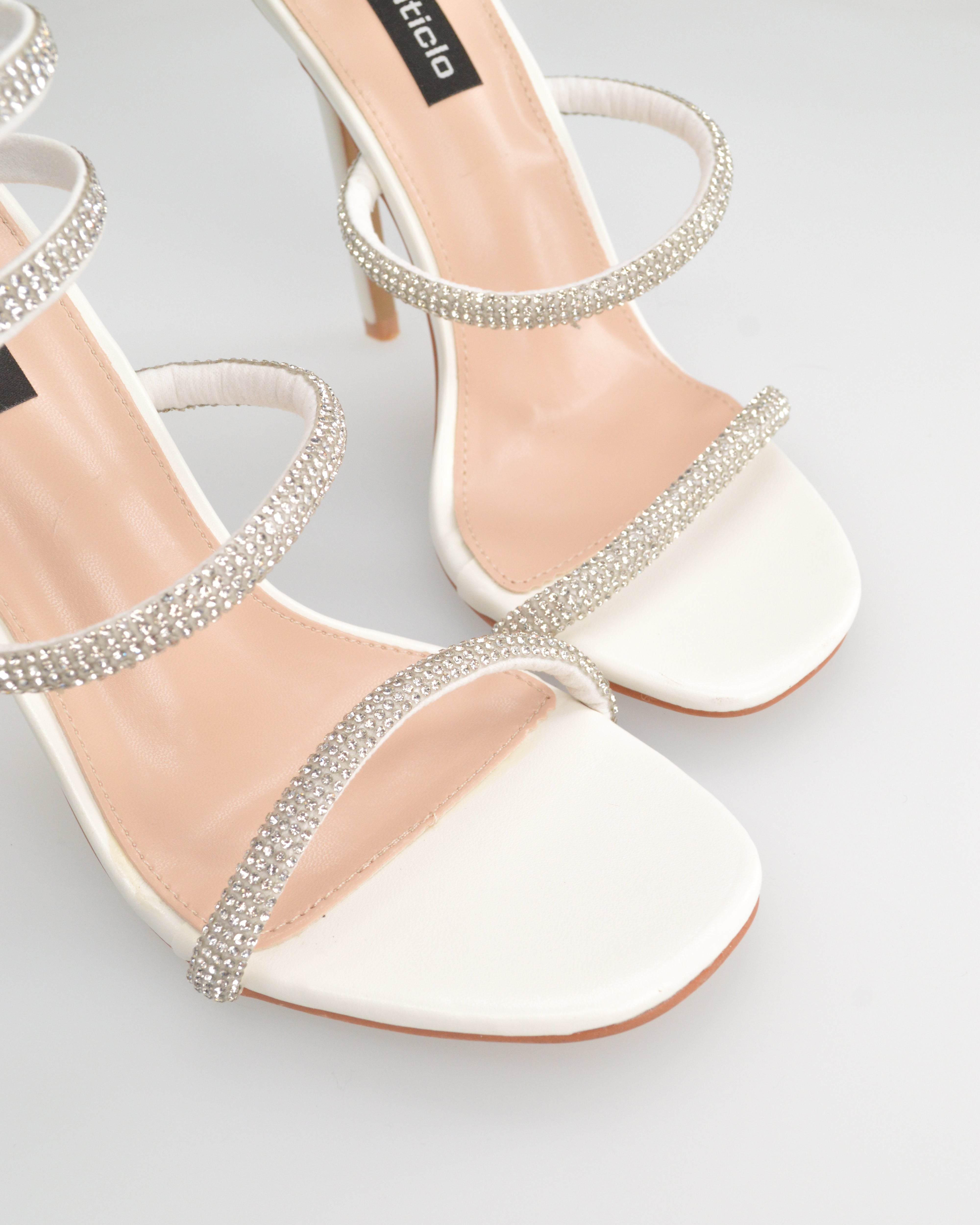 AMY - tacchi a spillo bianchi con spirale semi-rigida ricoperta di strass