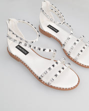 PERCY - sandali flat bianco con borchie metalliche