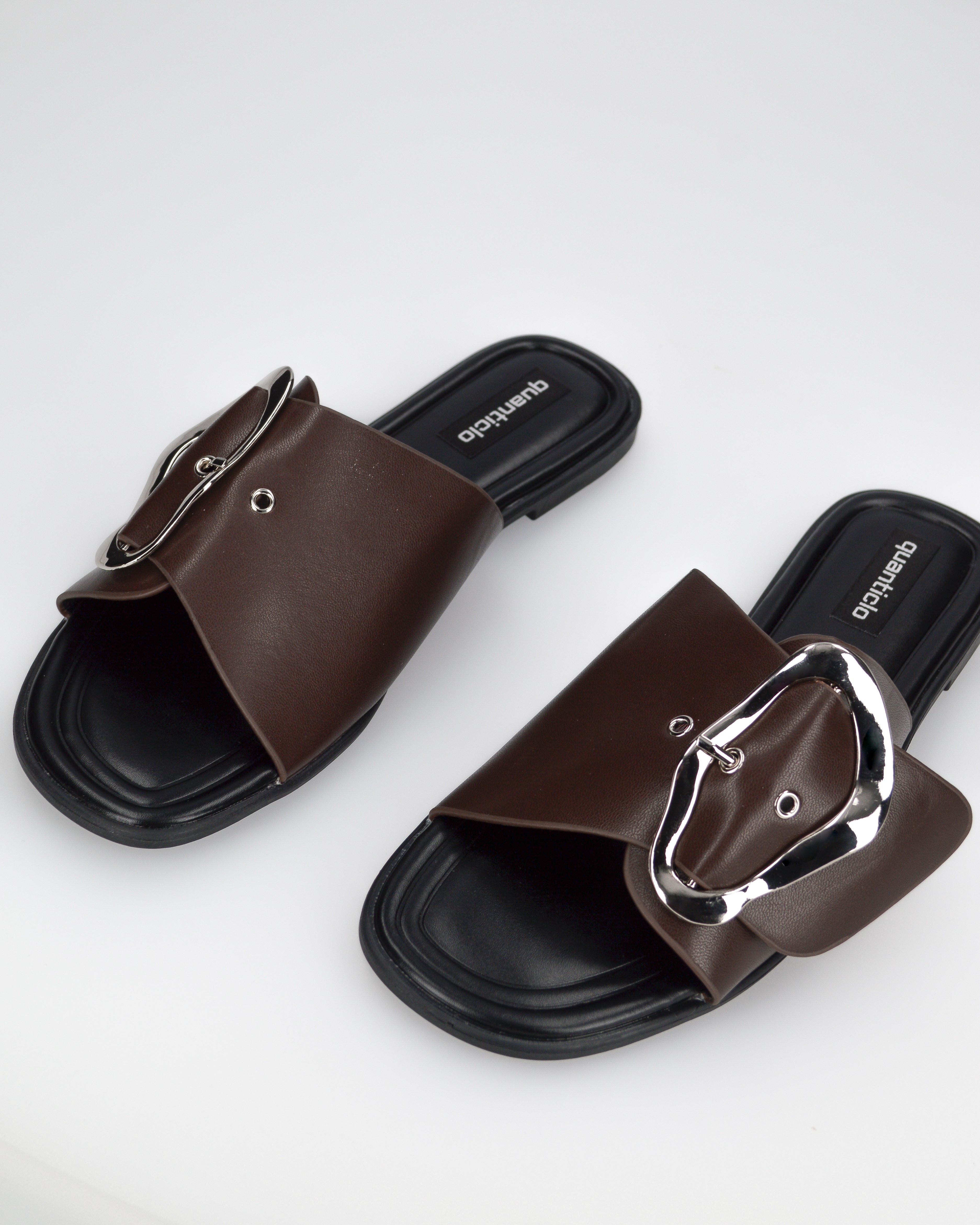 GRETCHEN - ciabattine marrone con cinturino e passante metallico