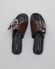 GRETCHEN - ciabattine marrone con cinturino e passante metallico