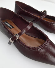 LINDA - ballerine a punta in ecopelle bordeaux con dettaglio intrecciato e cinturino