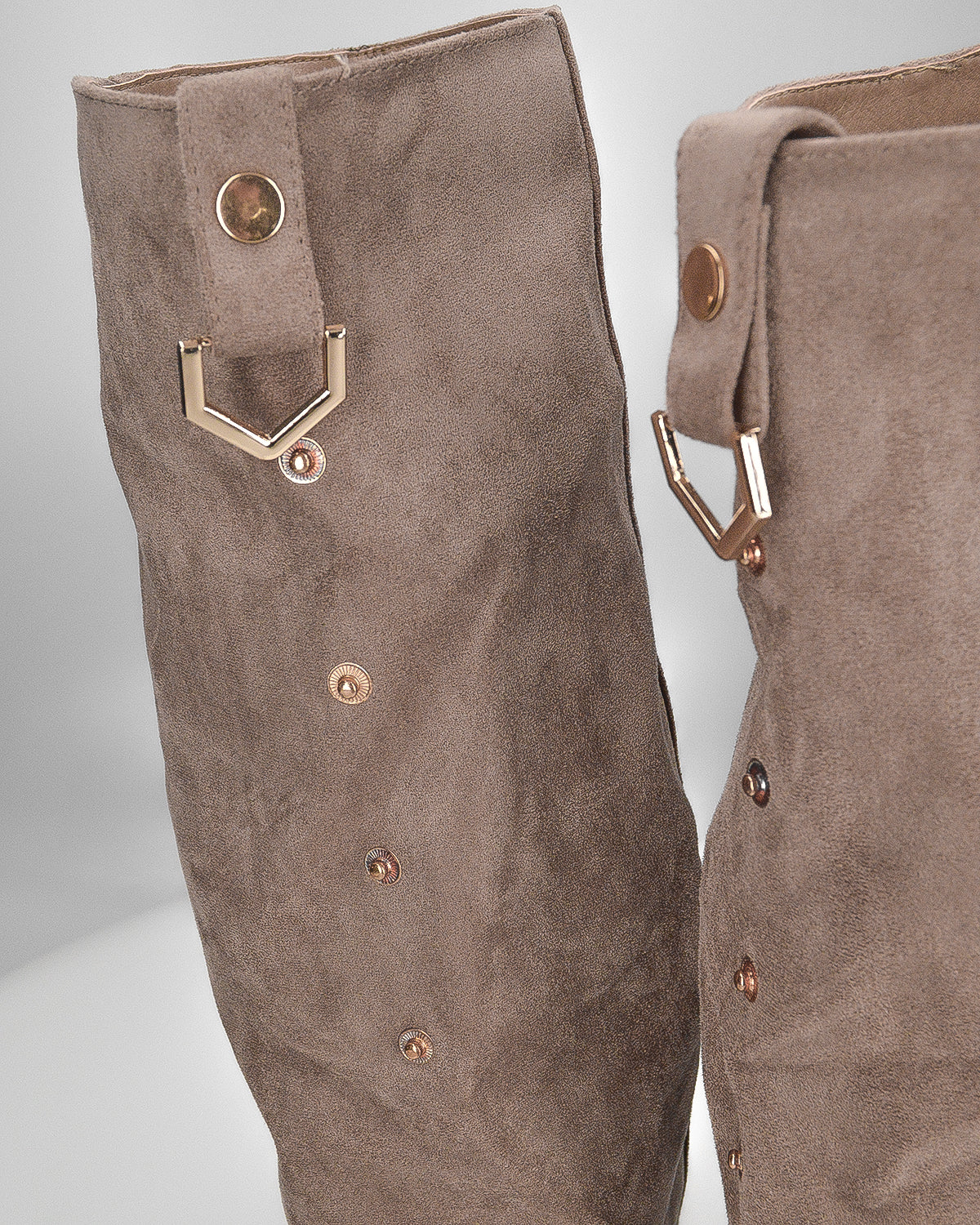 DINA - stivali alti in simil camoscio beige con risvolto e clip posteriore