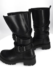 LEYA - stivale biker in ecopelle nera con cinturini e gambale con lembi a soffietto