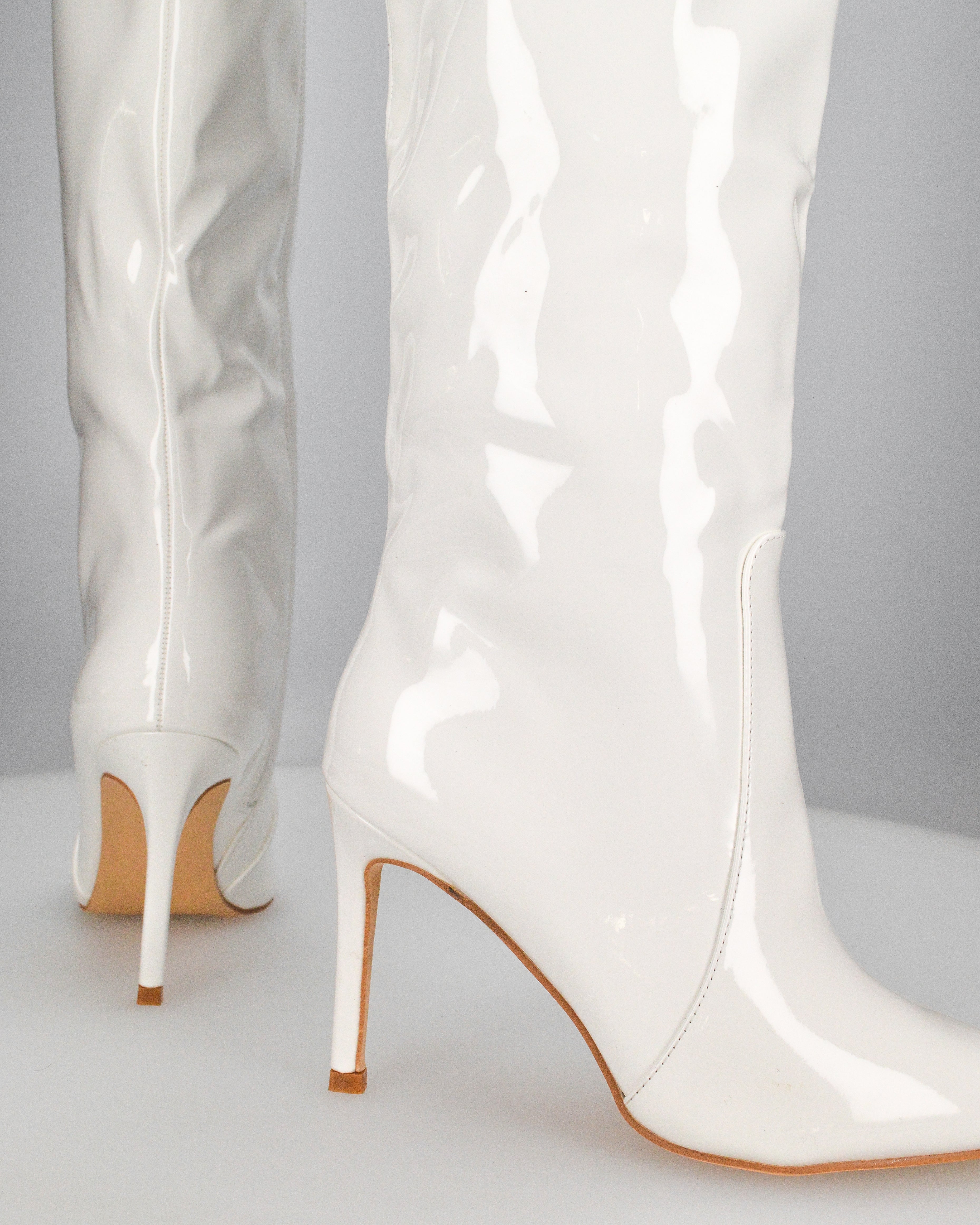KAMYA - stivali alti in glassy bianco con cerniera