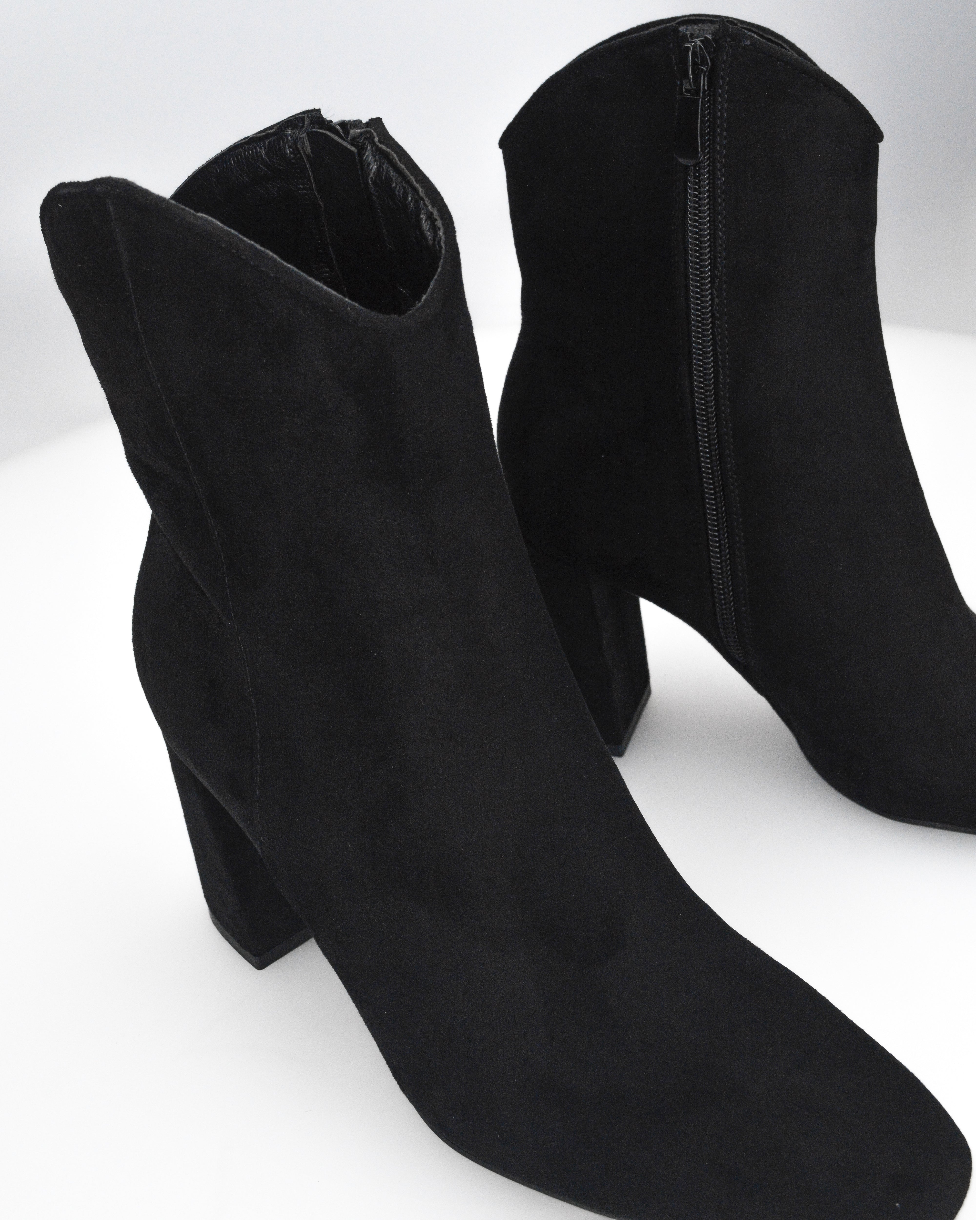 PETRA - stivaletti ankle boot nero scamosciato con tacco largo e scollatura texana