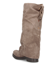 DINA - stivali alti in simil camoscio beige con risvolto e clip posteriore