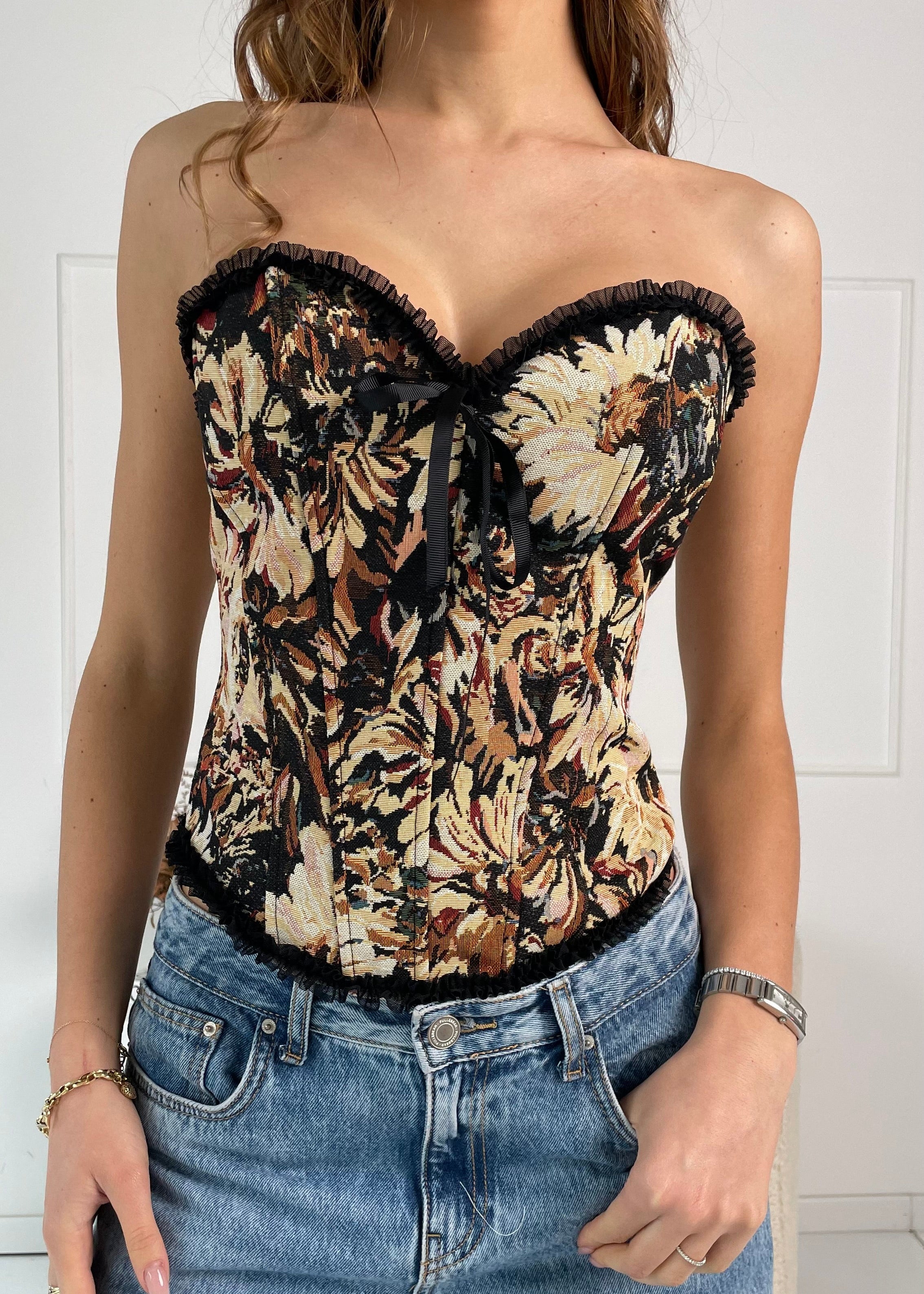 FLORIA - top corpetto nero con orlo ruches e fiocco e allacciatura posteriore