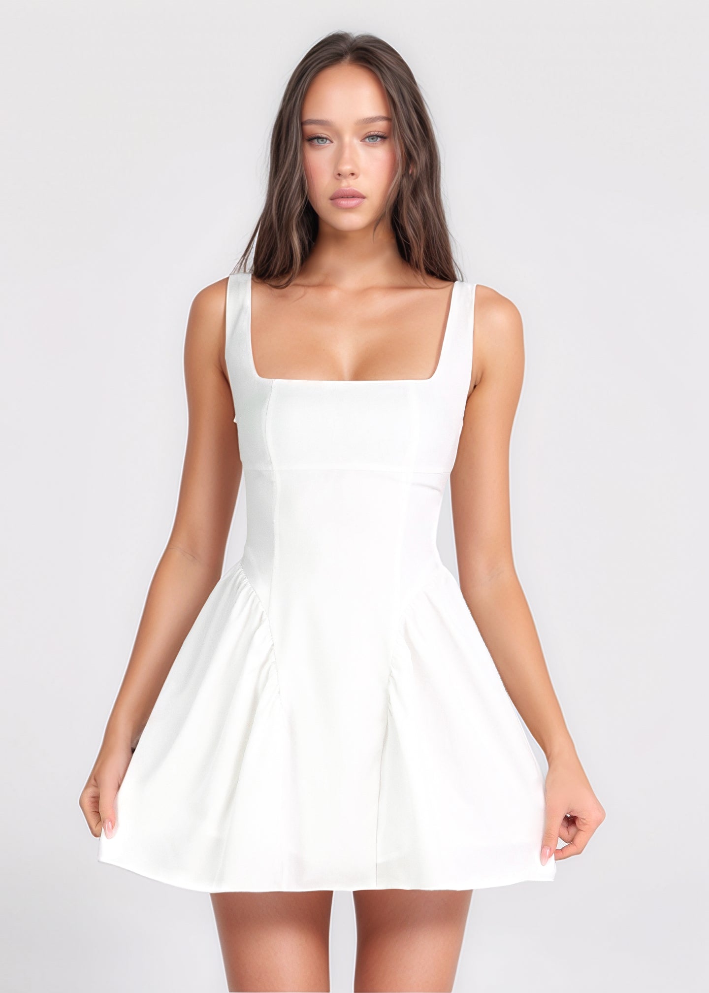 GABRIELLE - vestito mini bianco con gonna ampia con scollo posteriore e fiocco