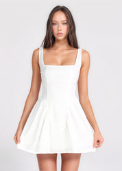 GABRIELLE - vestito mini bianco con gonna ampia con scollo posteriore e fiocco