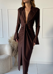 JORDYN - vestito midi marrone a maniche lunghe con scollo profondo annodato