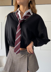 ABIGAIL - set felpa crop nera con cravatta e camicia